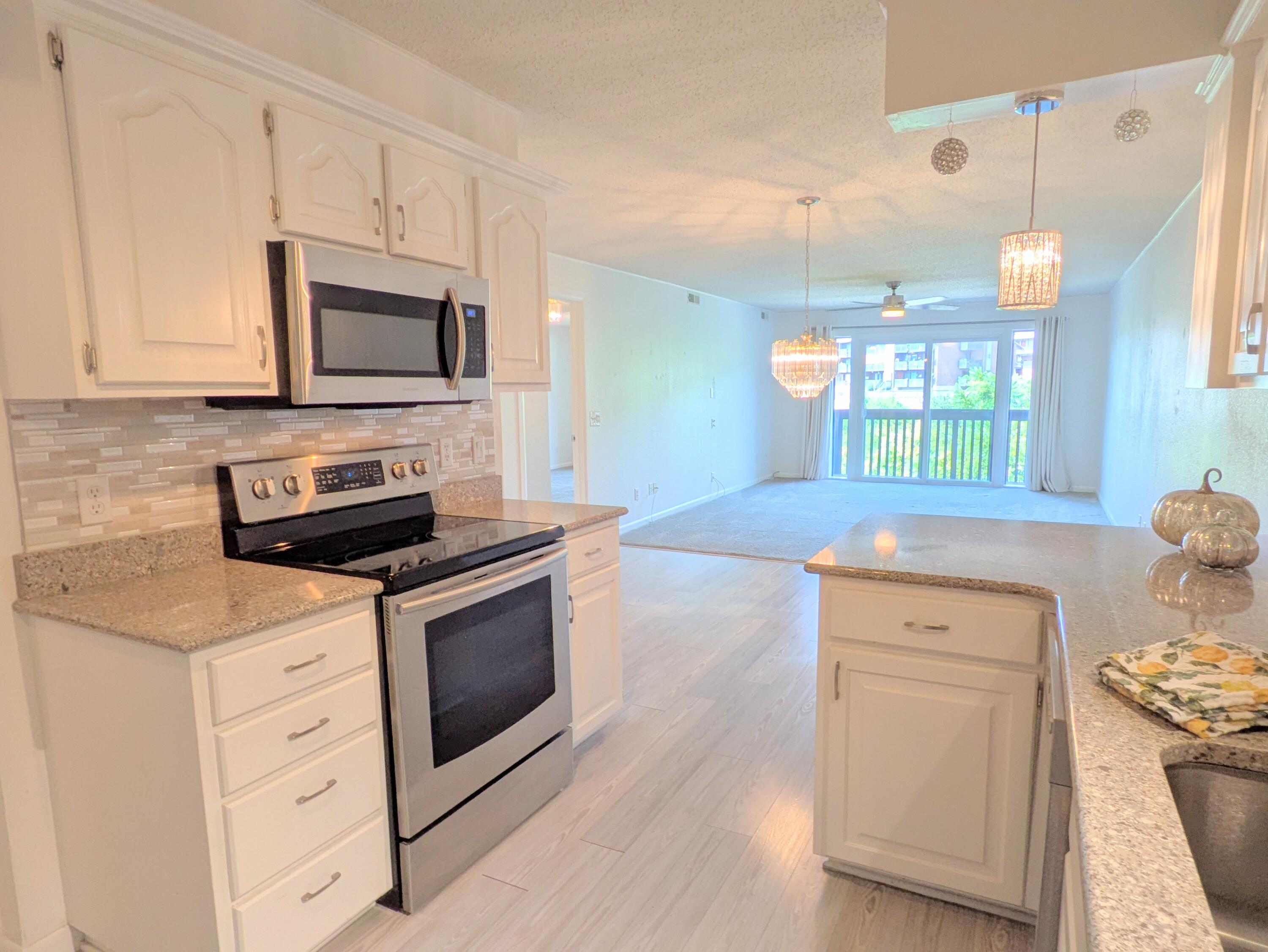 150 Sunken Forest Dr. 8-211 Property Photo 10