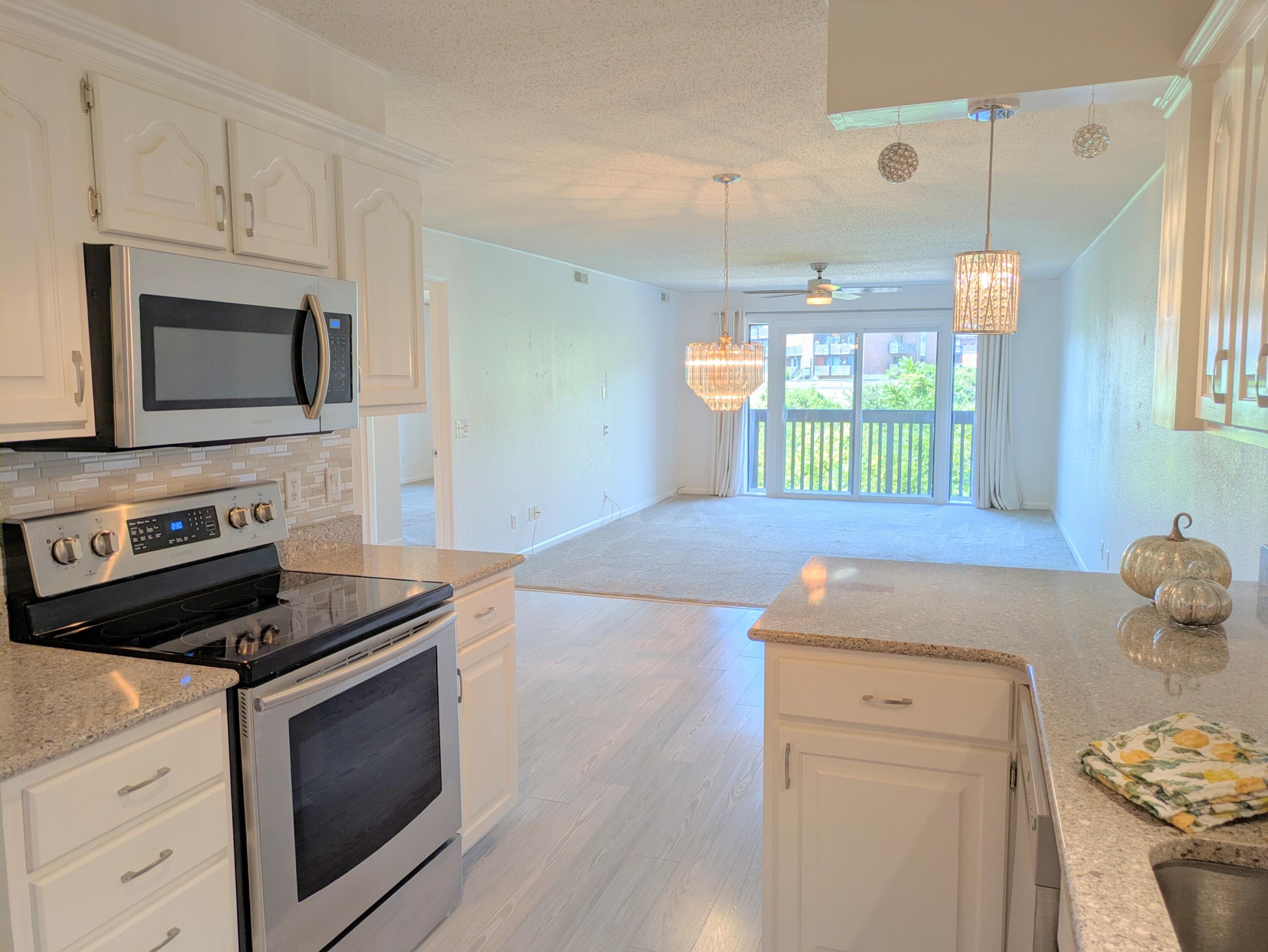 150 Sunken Forest Dr. 8-211 Property Photo 11