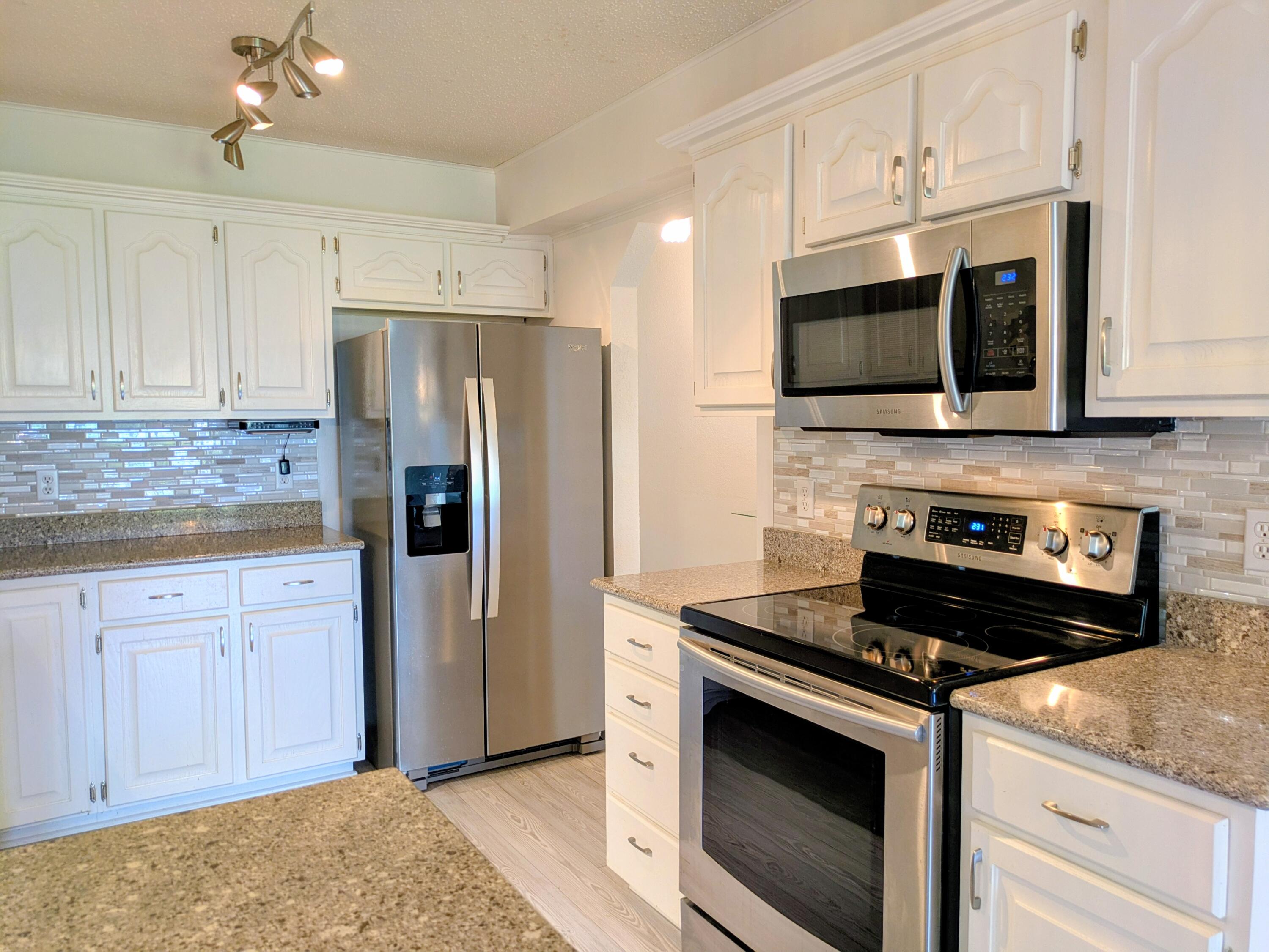150 Sunken Forest Dr. 8-211 Property Photo 23