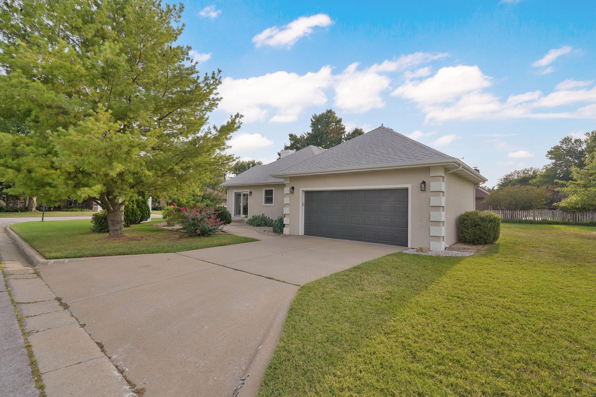 2371 West Allen Drive Property Photo 4