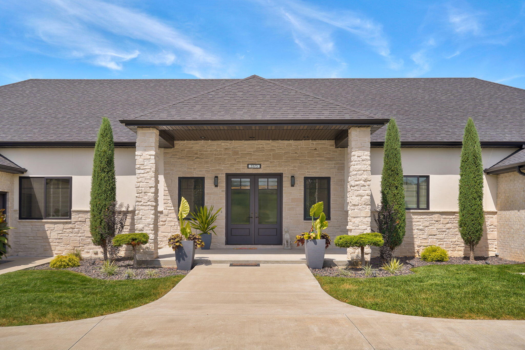 3373 Westwind Drive Property Photo 3