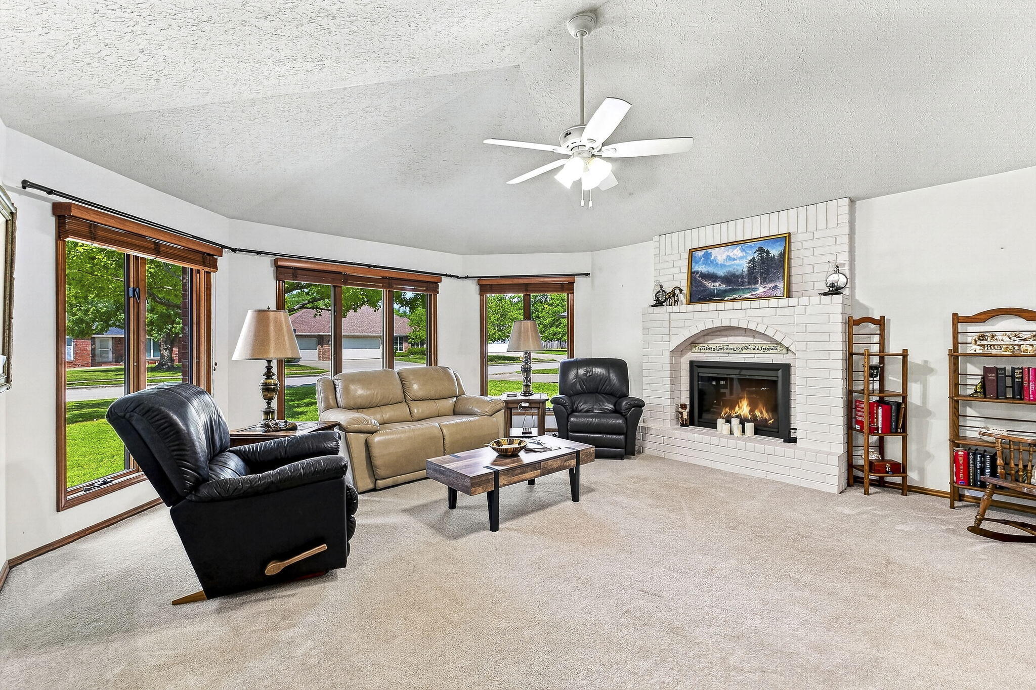 1934 East Ridgewood Drive Property Photo 4