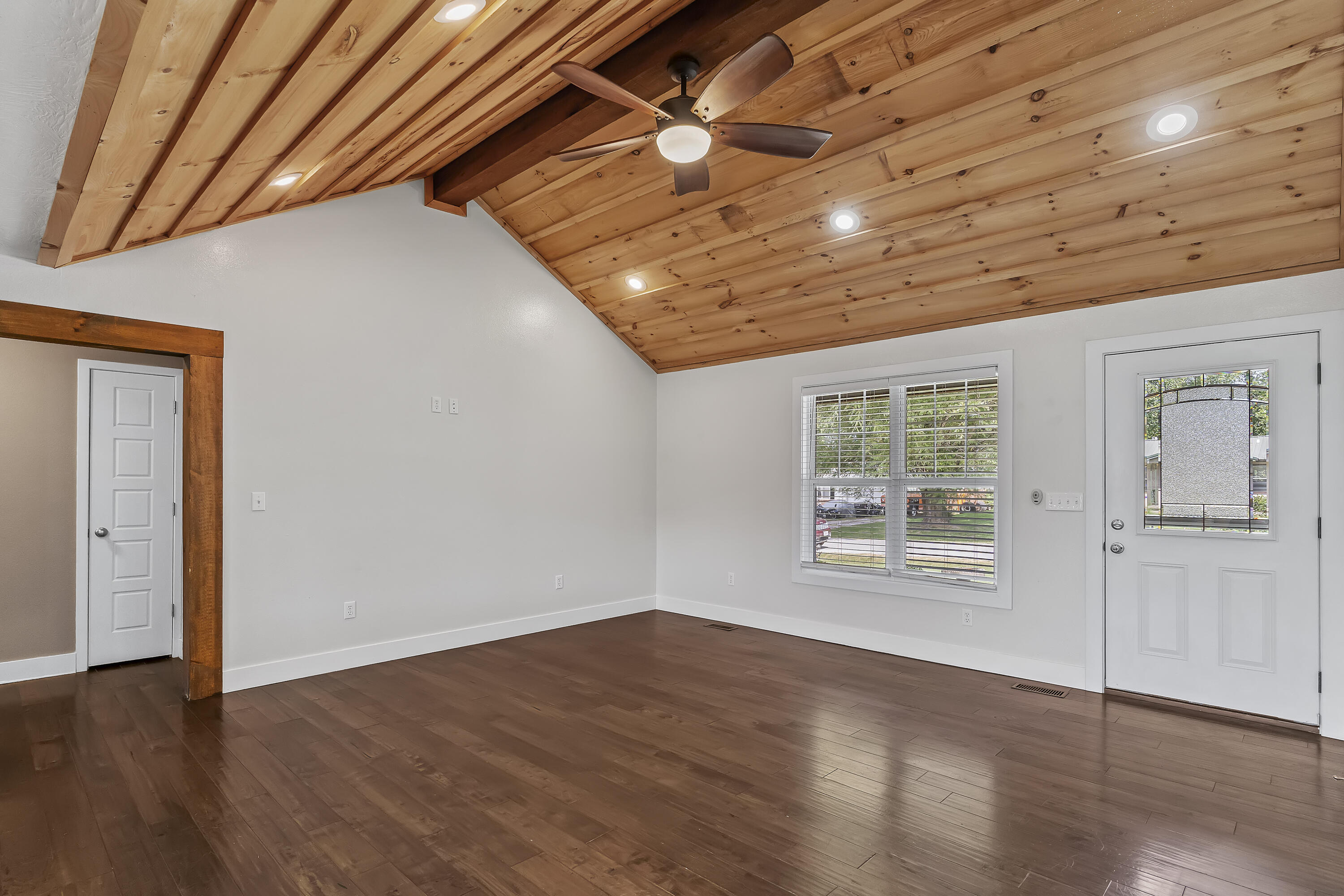 832 Shaffer Street Property Photo 3