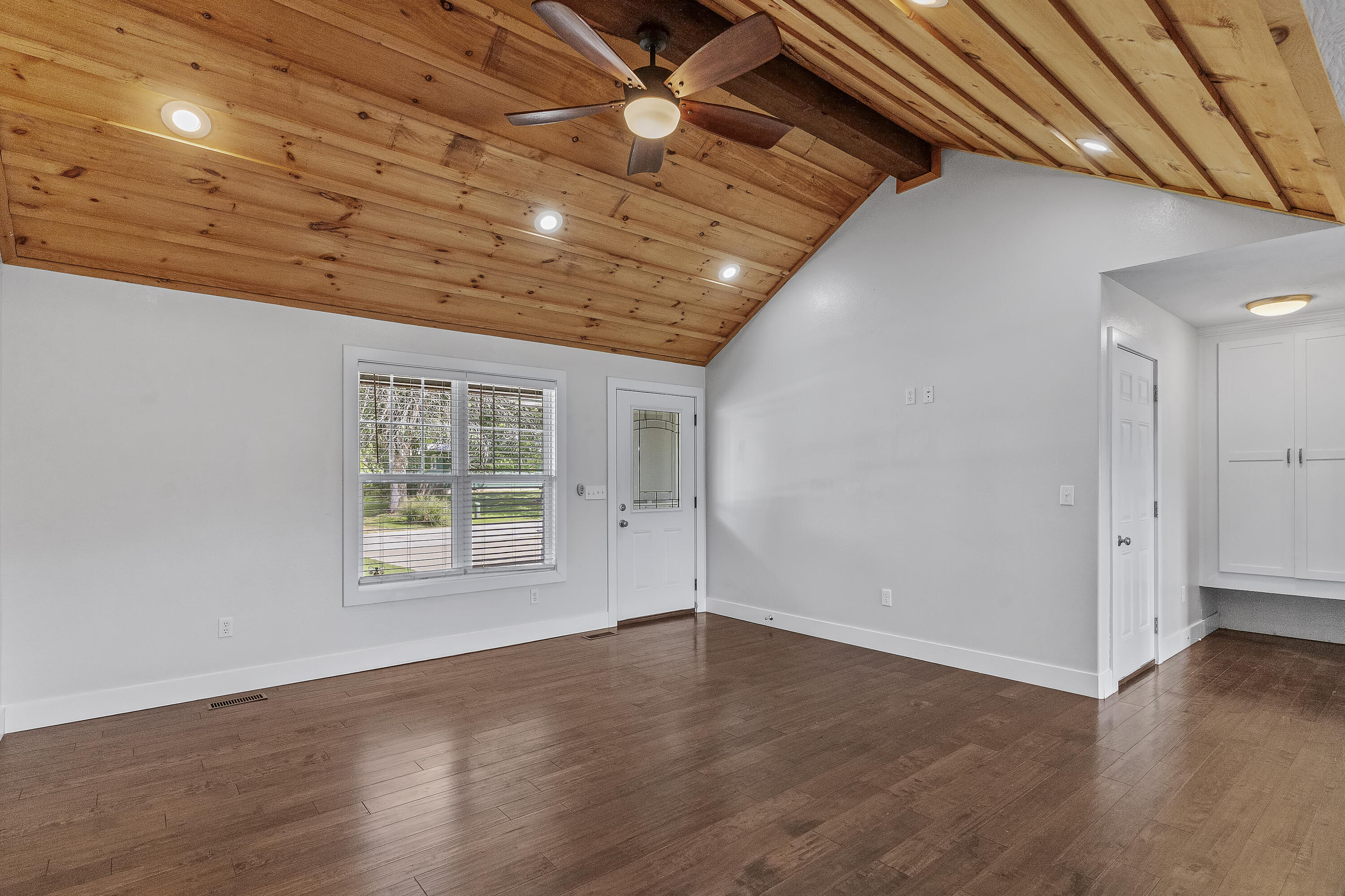 832 Shaffer Street Property Photo 4