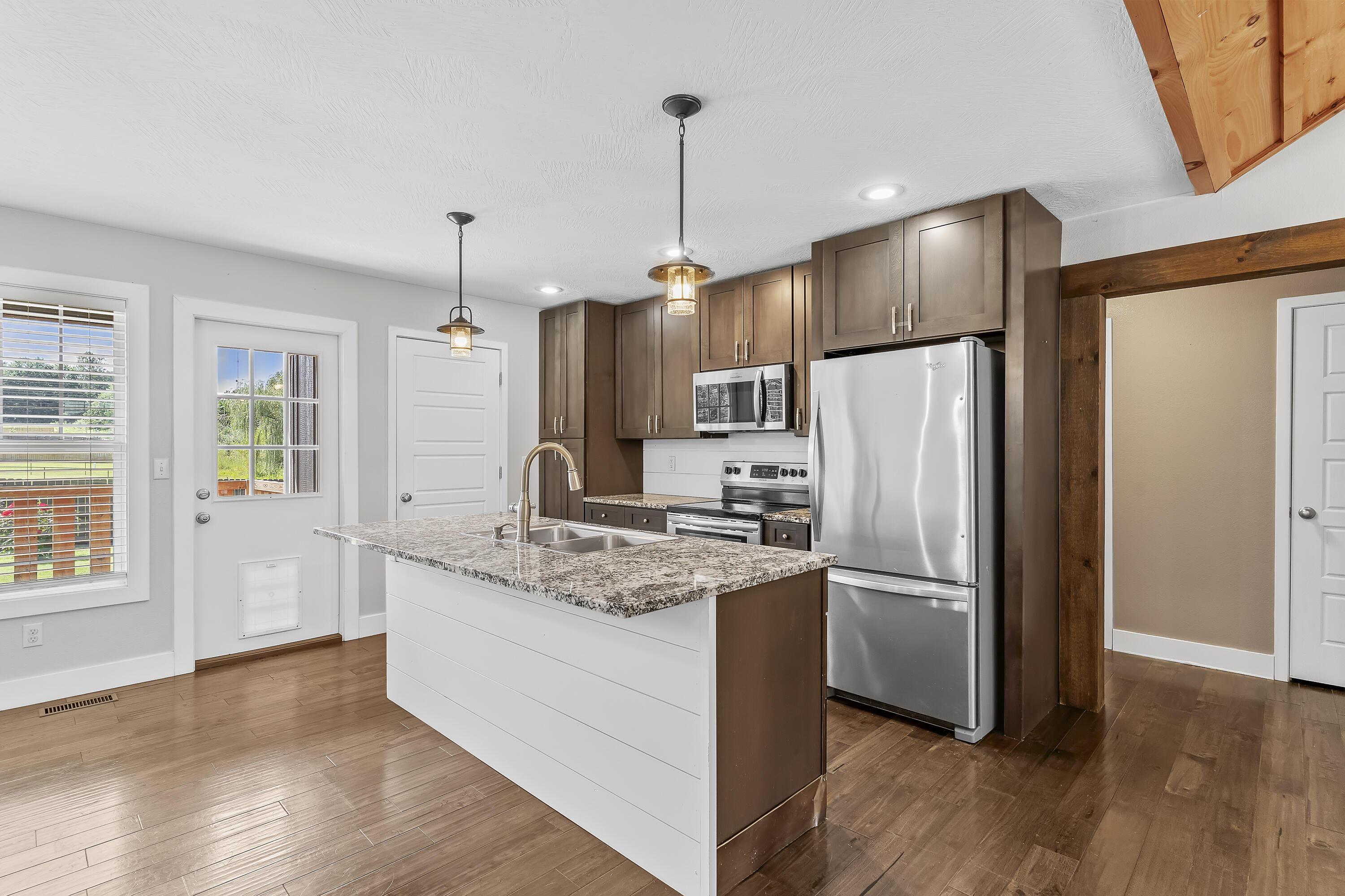 832 Shaffer Street Property Photo 8