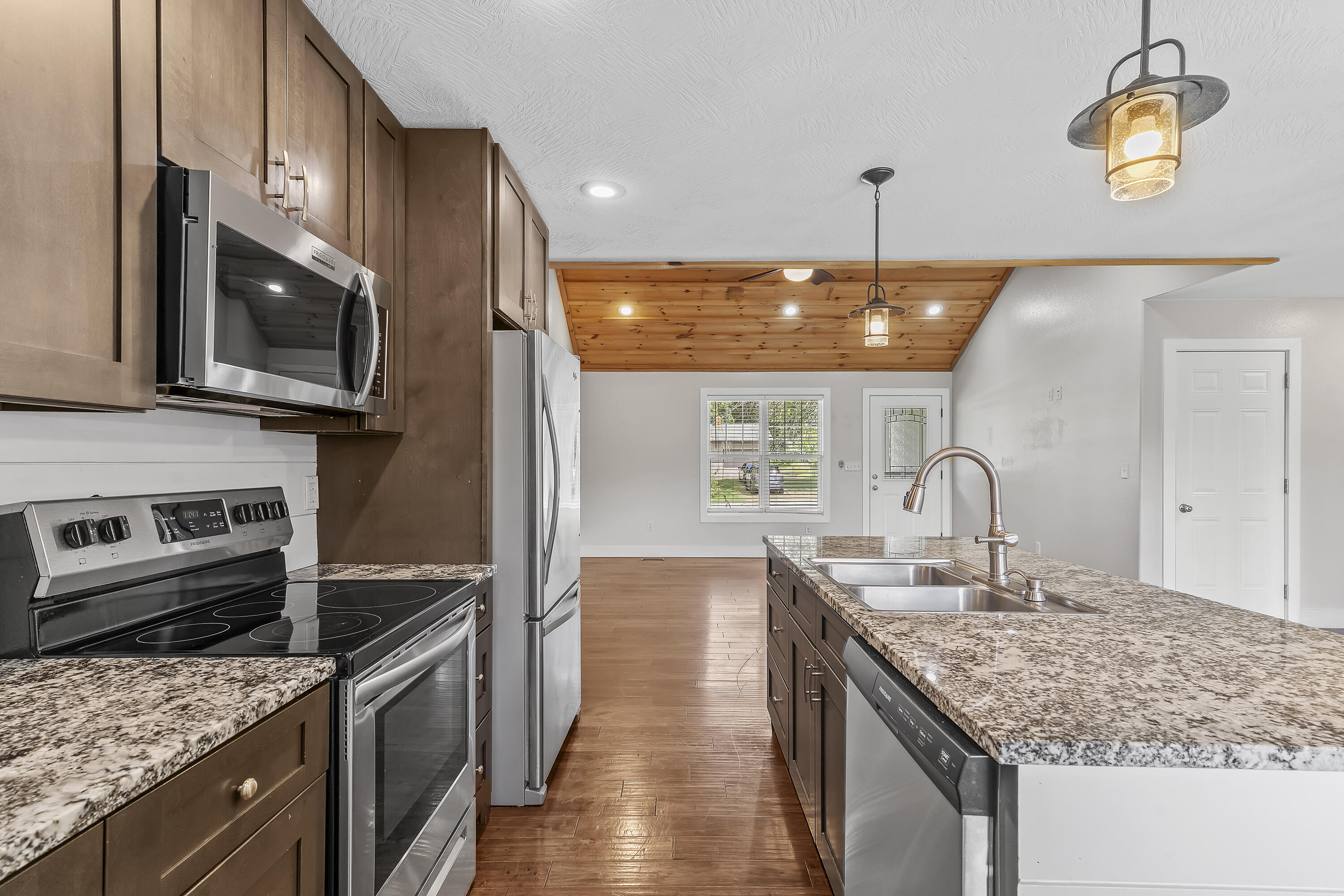832 Shaffer Street Property Photo 10