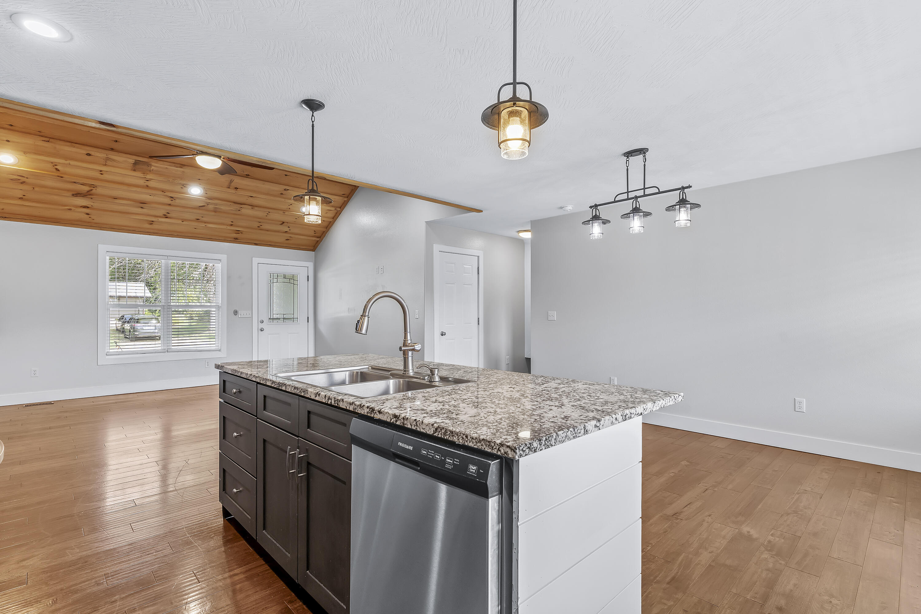 832 Shaffer Street Property Photo 11