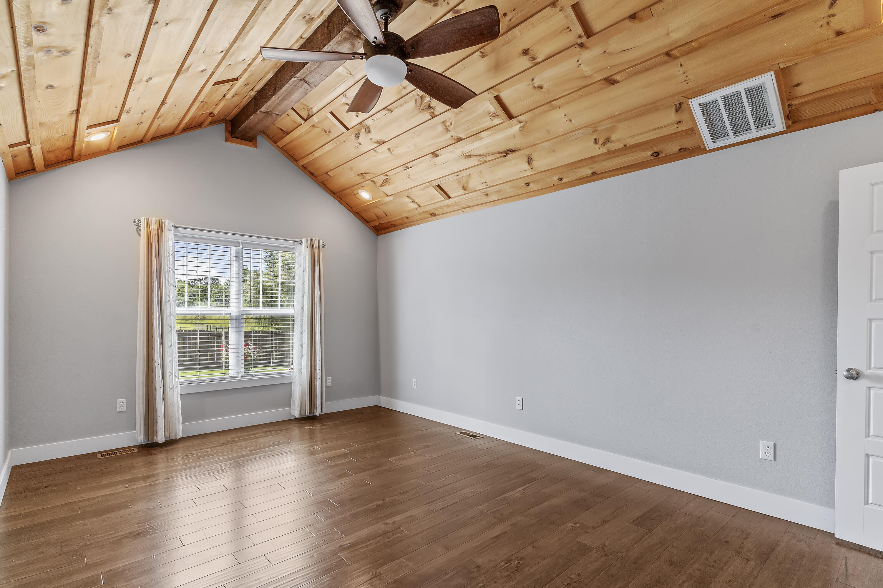 832 Shaffer Street Property Photo 16