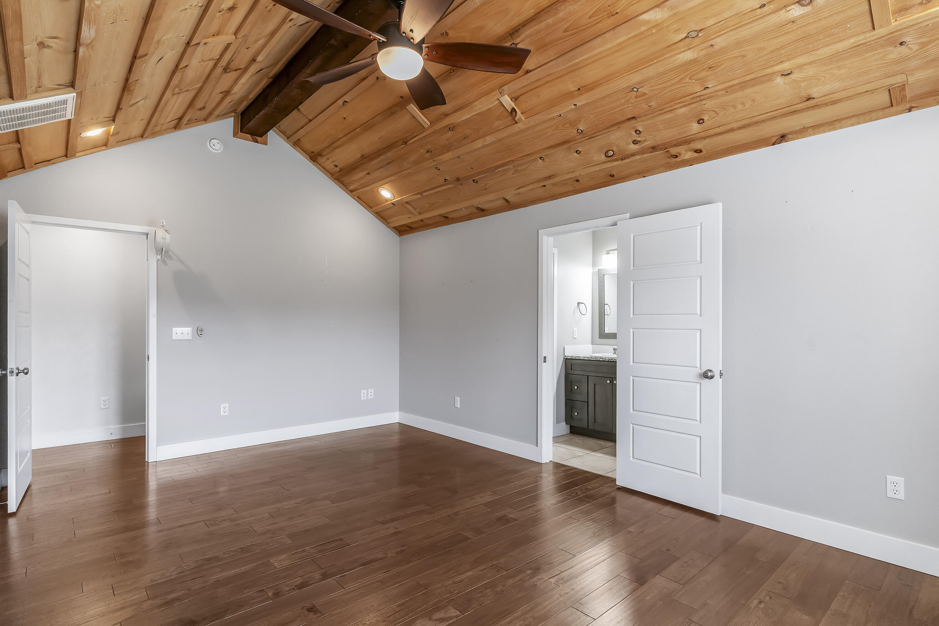 832 Shaffer Street Property Photo 17