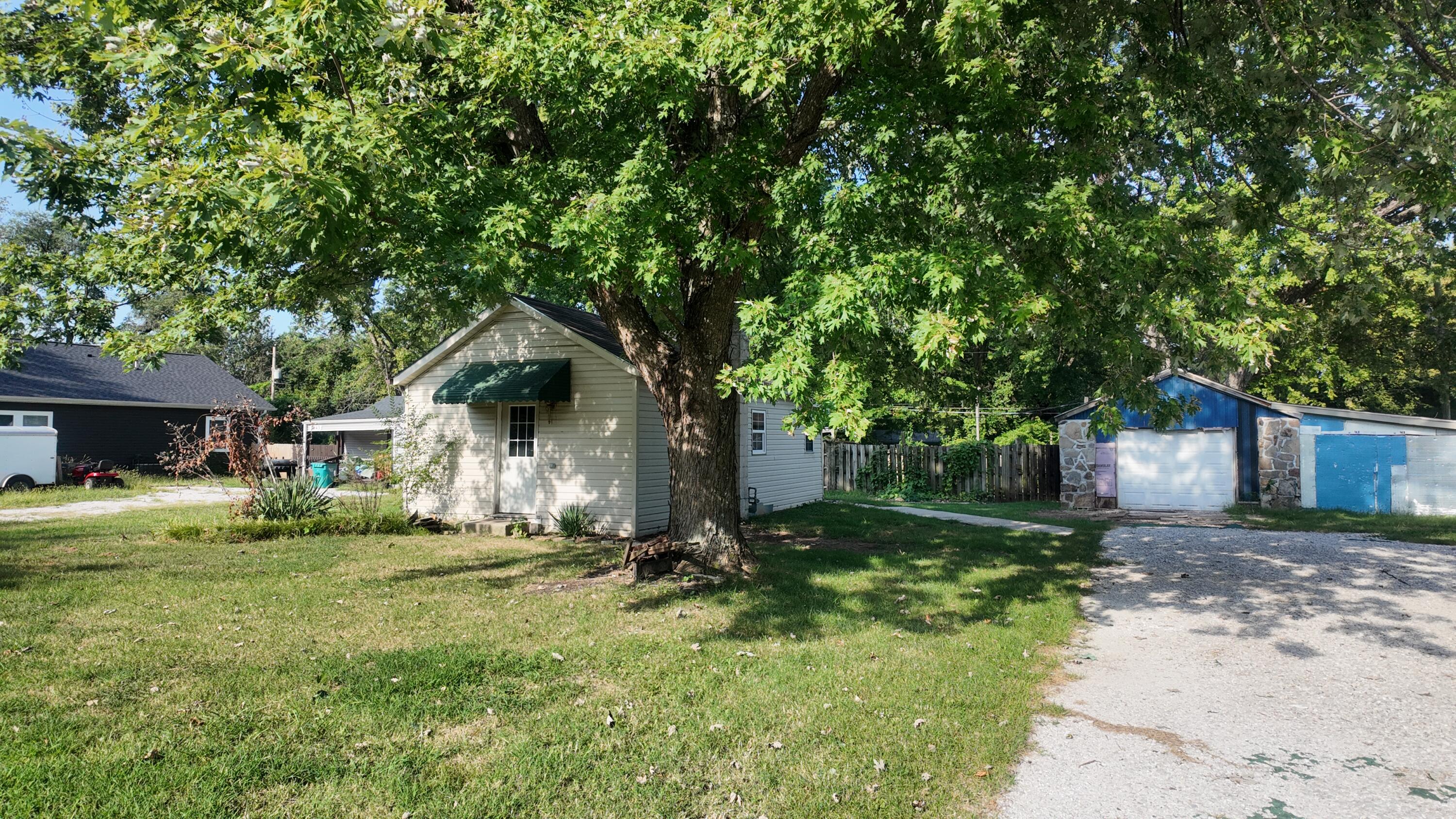 1947 North Old Orchard Avenue Property Photo 1