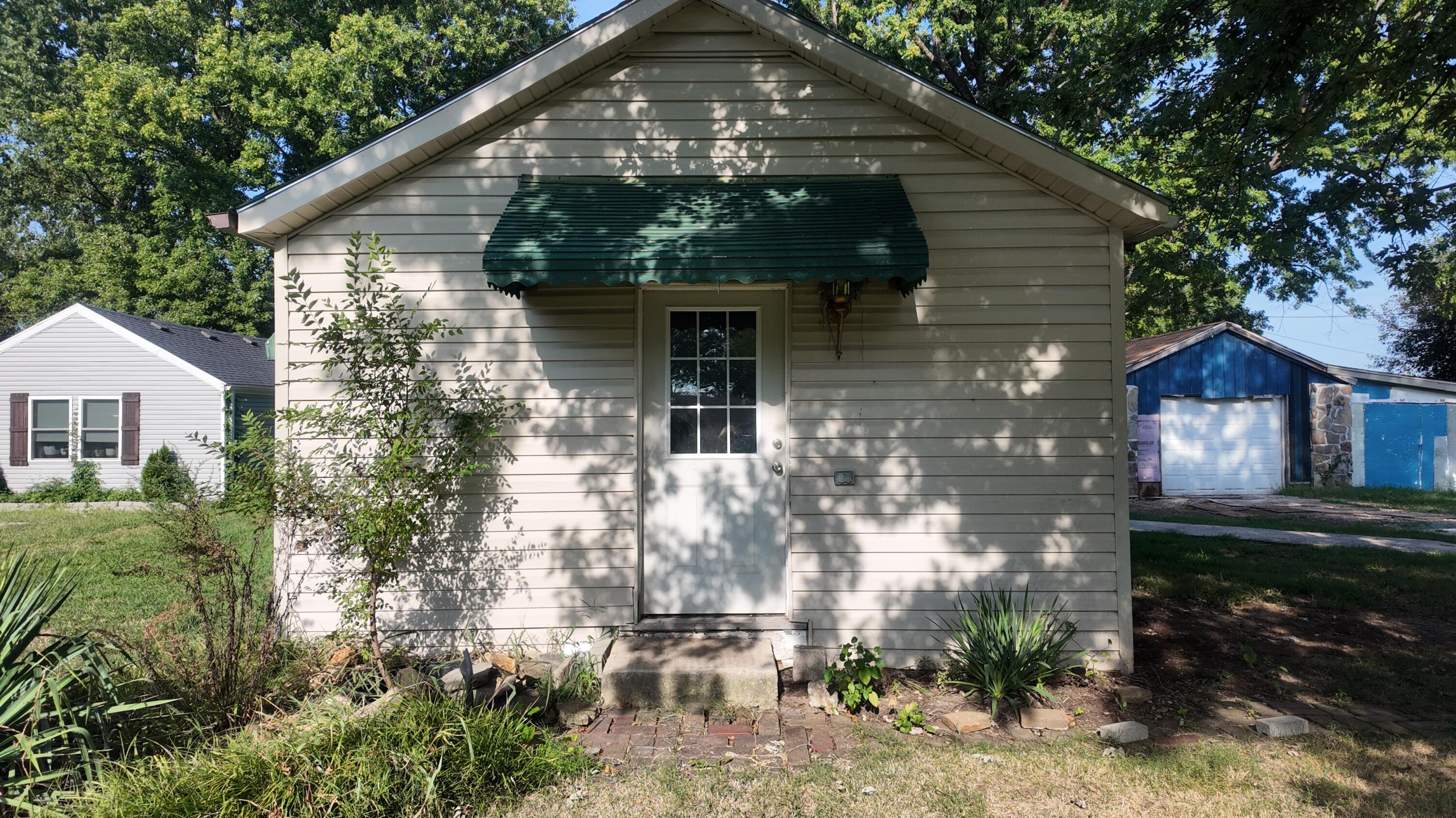 1947 North Old Orchard Avenue Property Photo 3