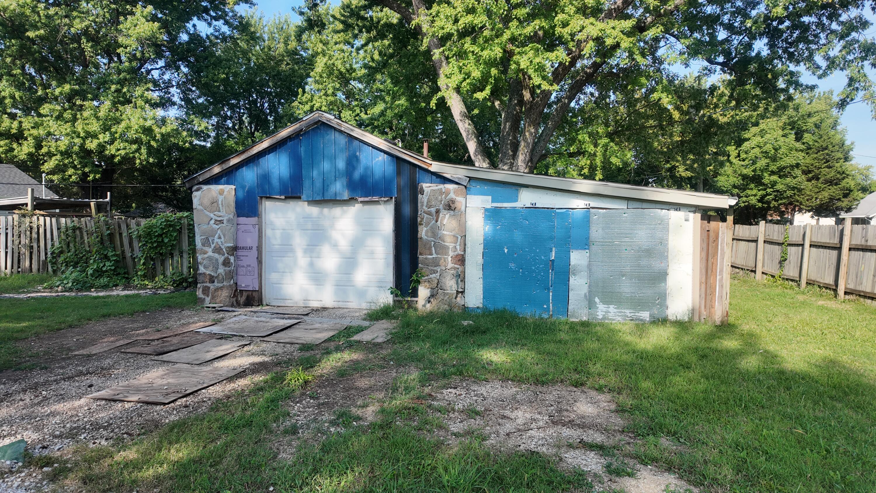 1947 North Old Orchard Avenue Property Photo 14