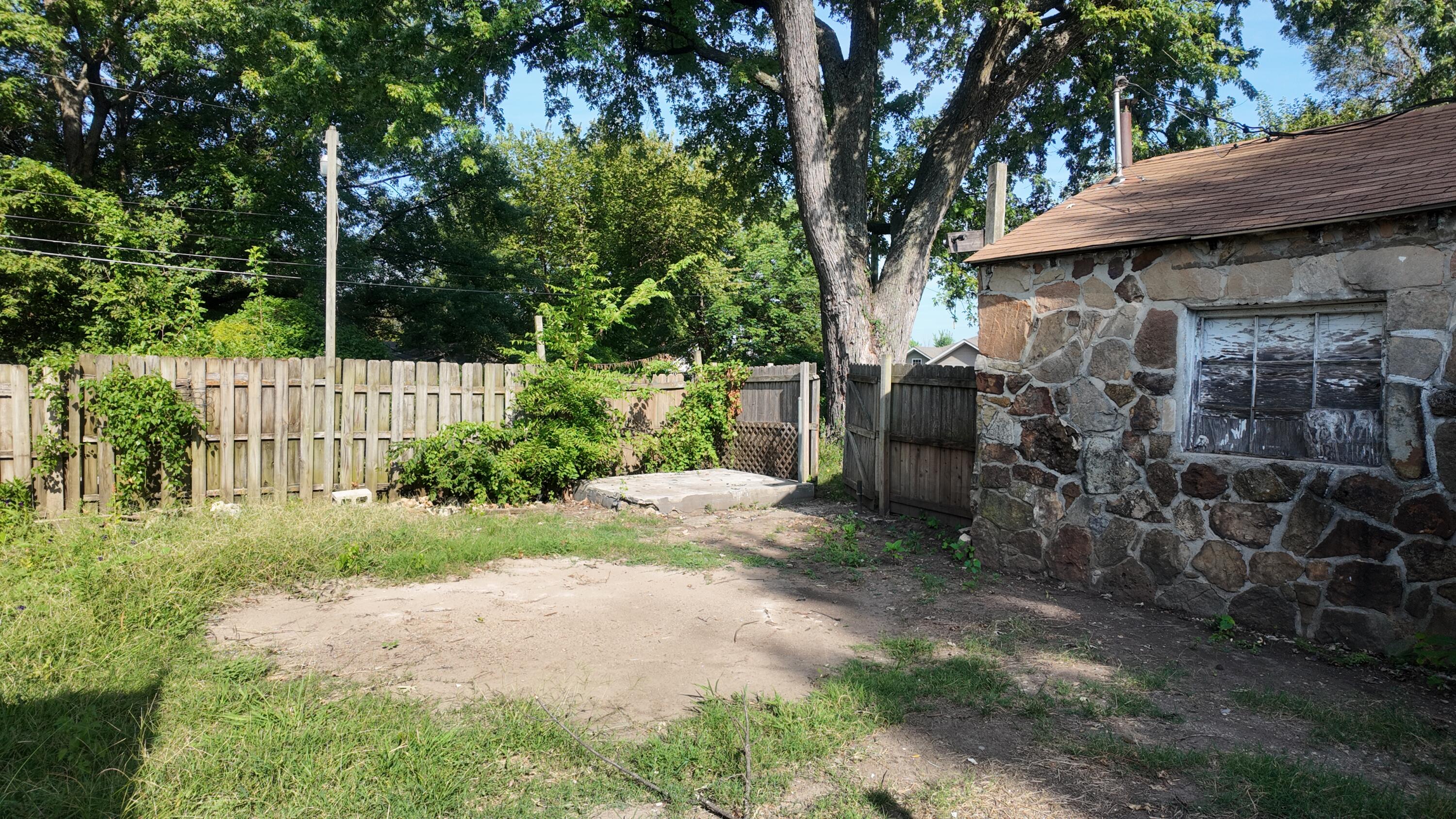 1947 North Old Orchard Avenue Property Photo 23