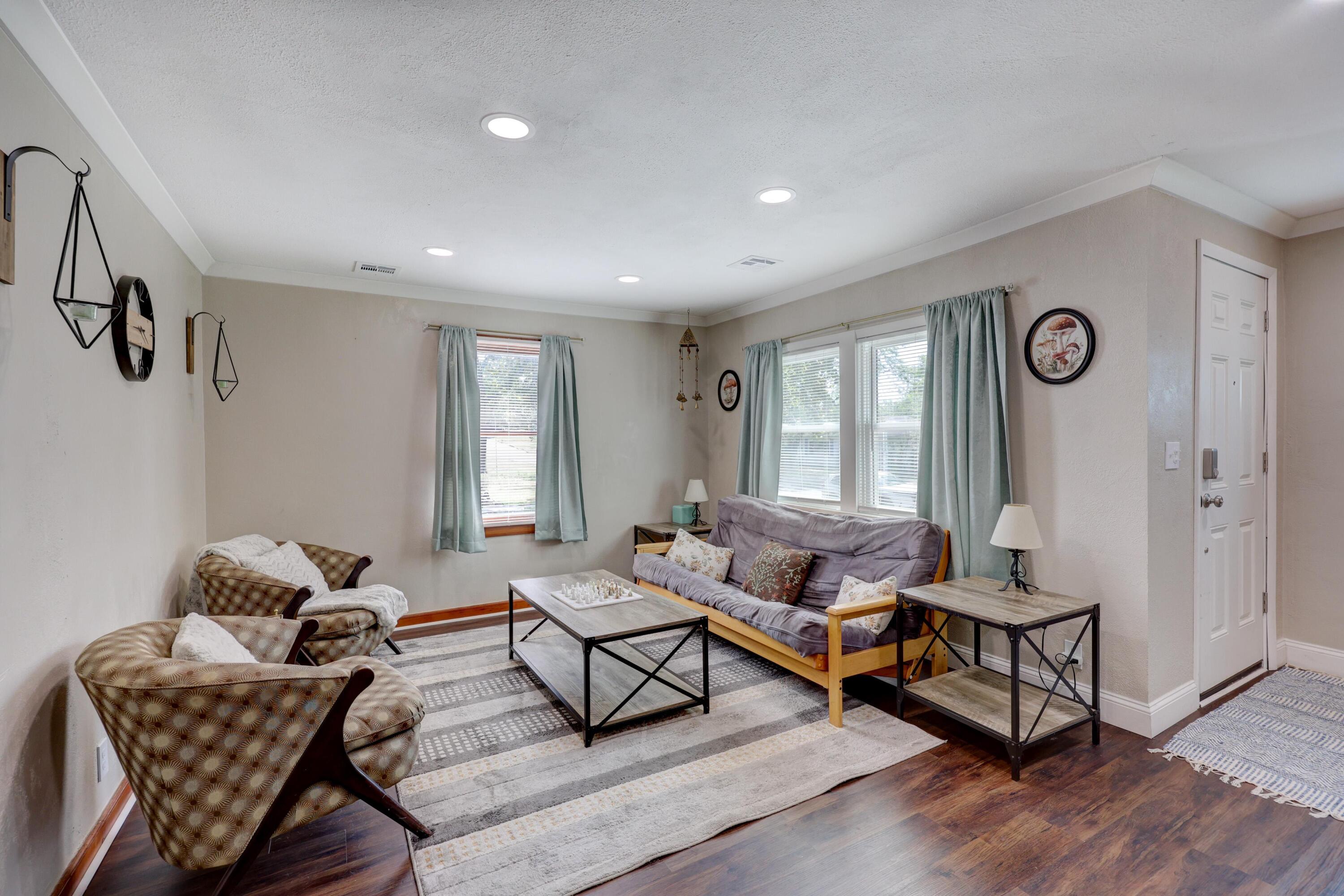 311 South Park Avenue Property Photo 6