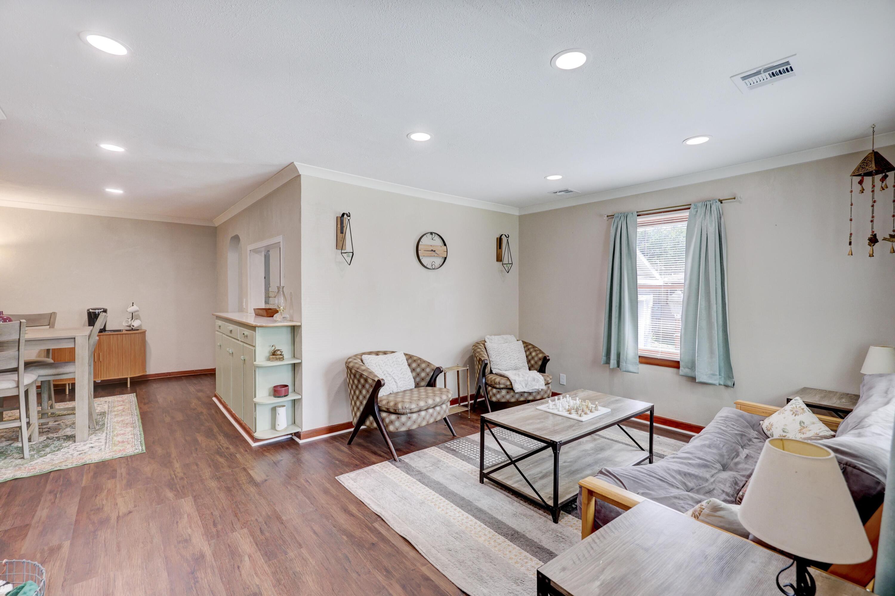 311 South Park Avenue Property Photo 7