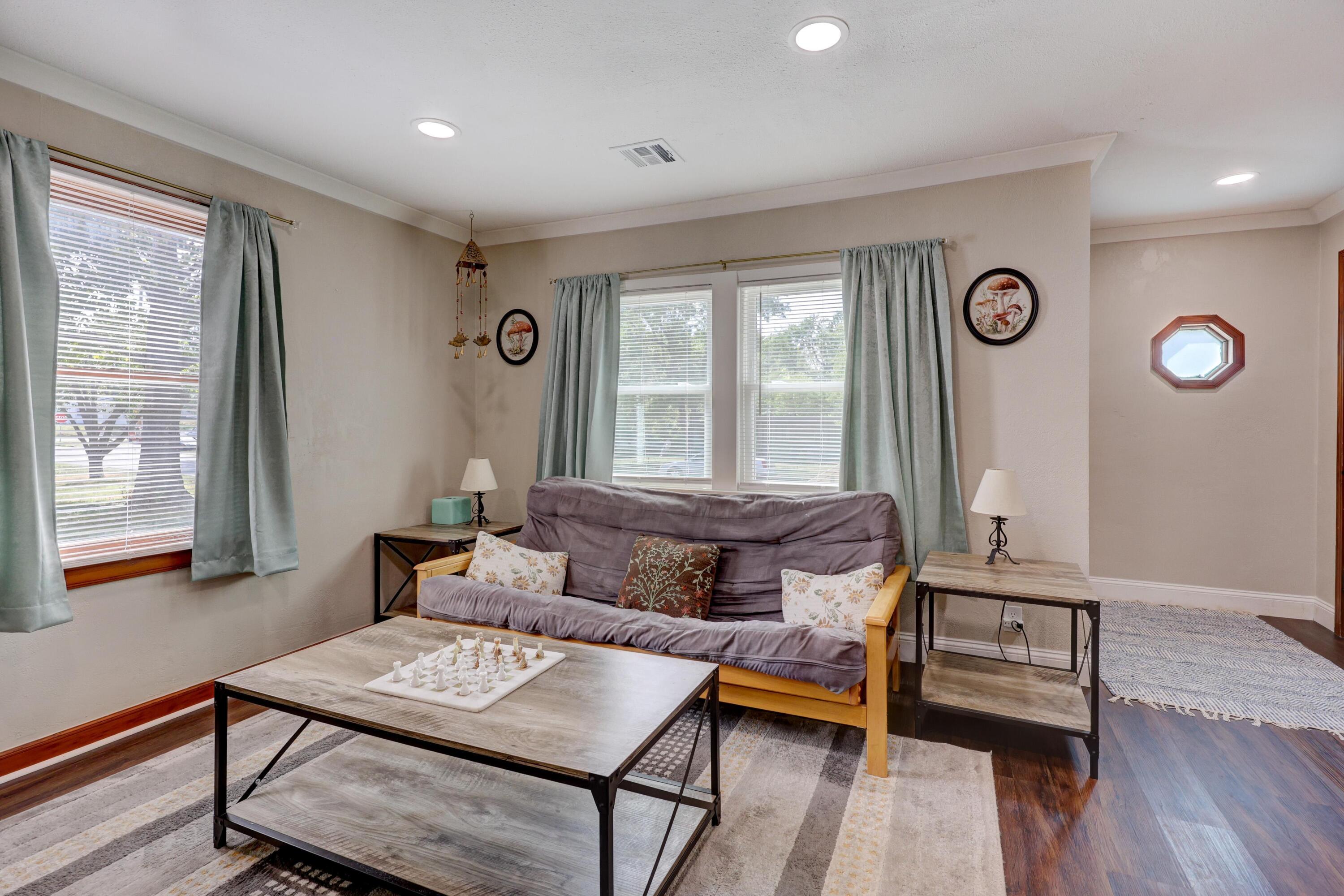 311 South Park Avenue Property Photo 8