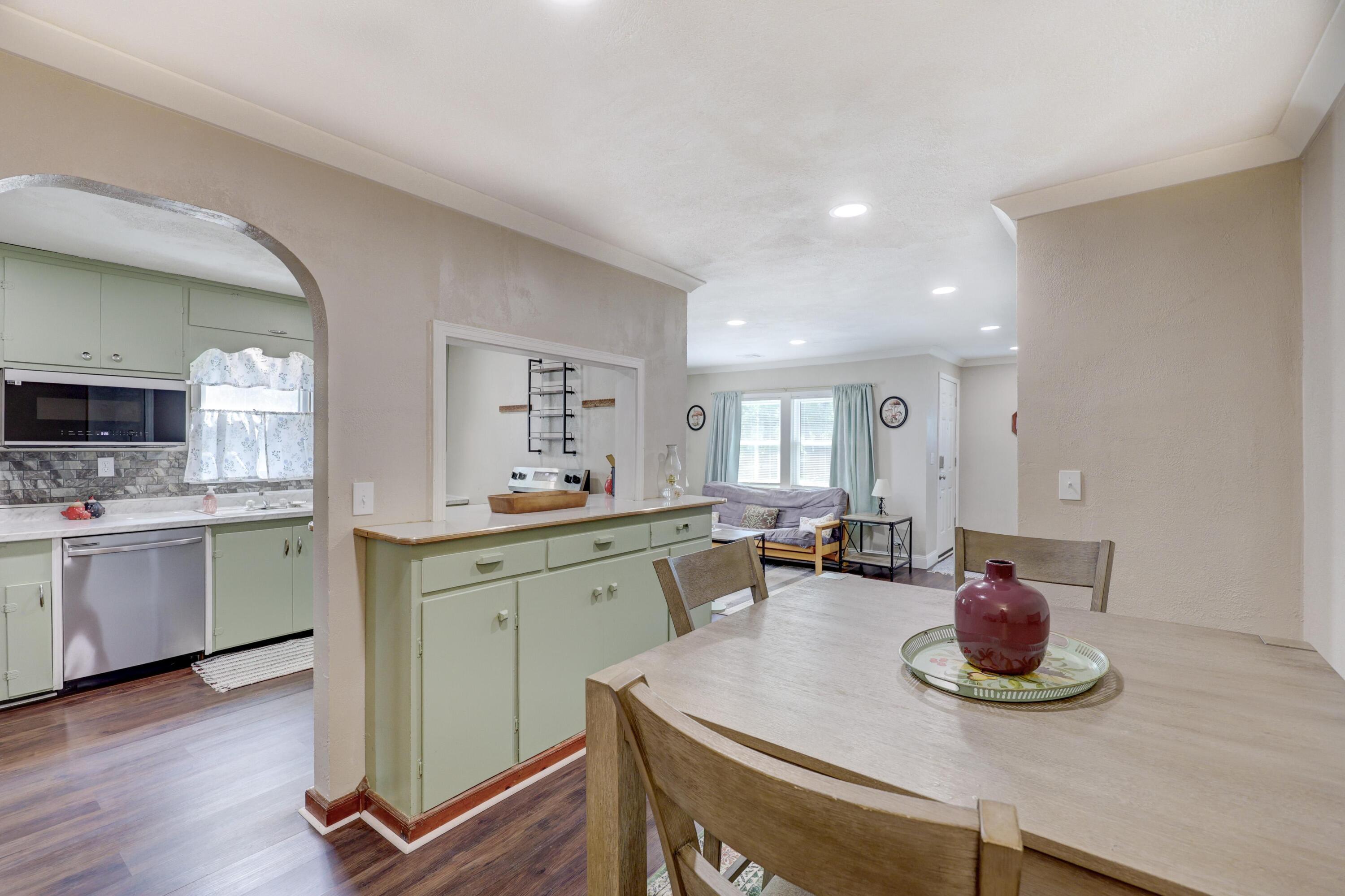 311 South Park Avenue Property Photo 14