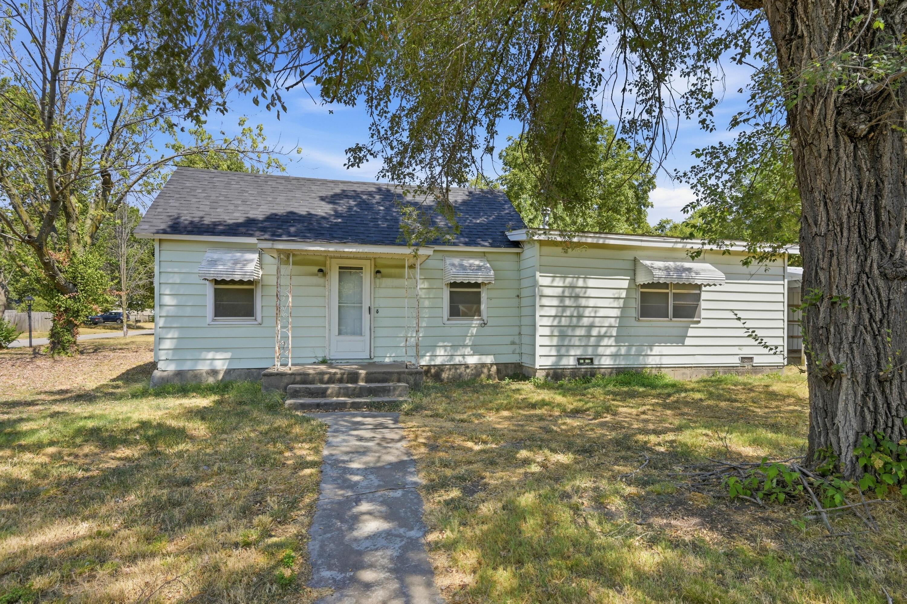 1229 South Monroe Avenue Property Photo 1