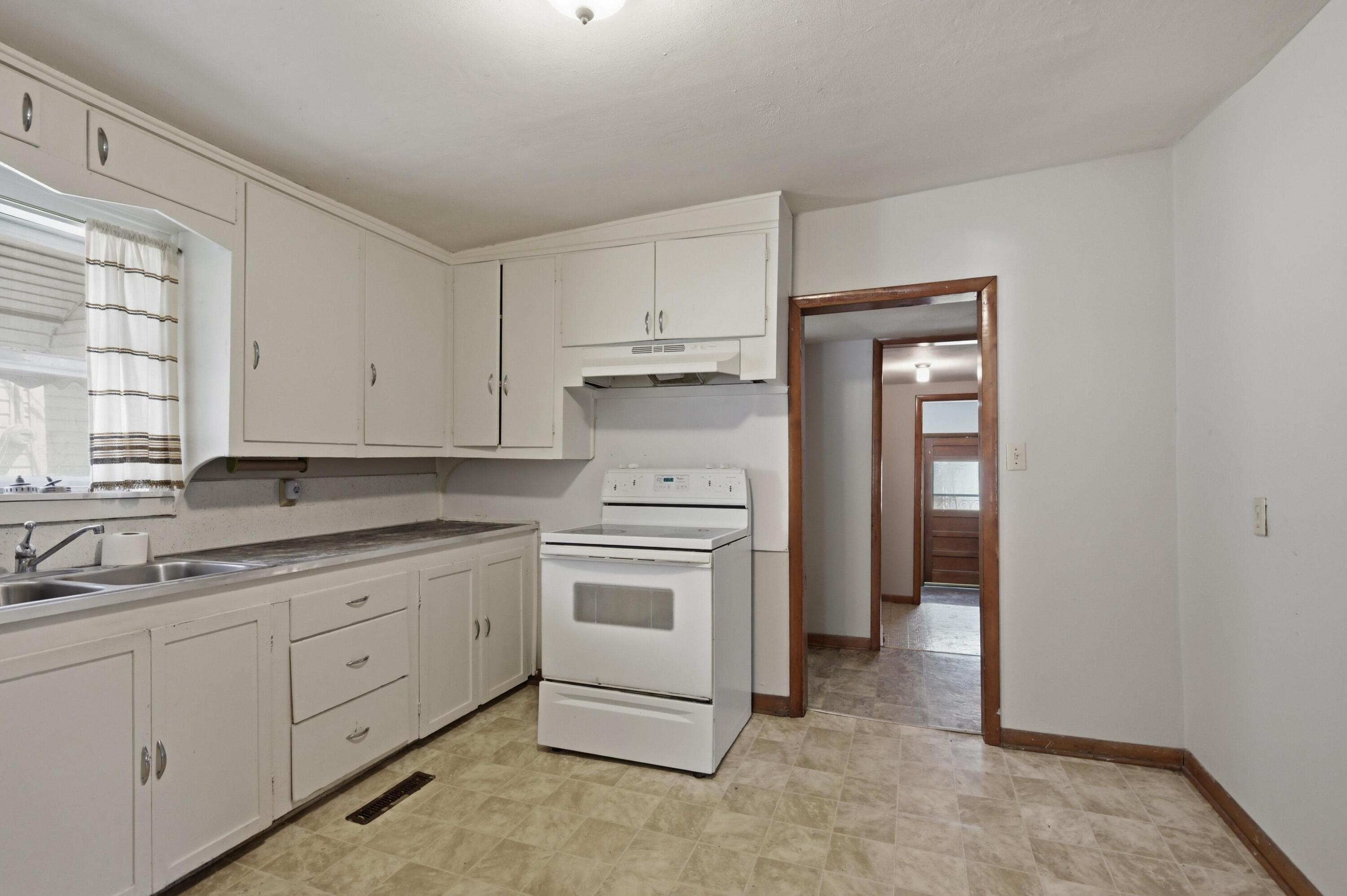 1229 South Monroe Avenue Property Photo 10