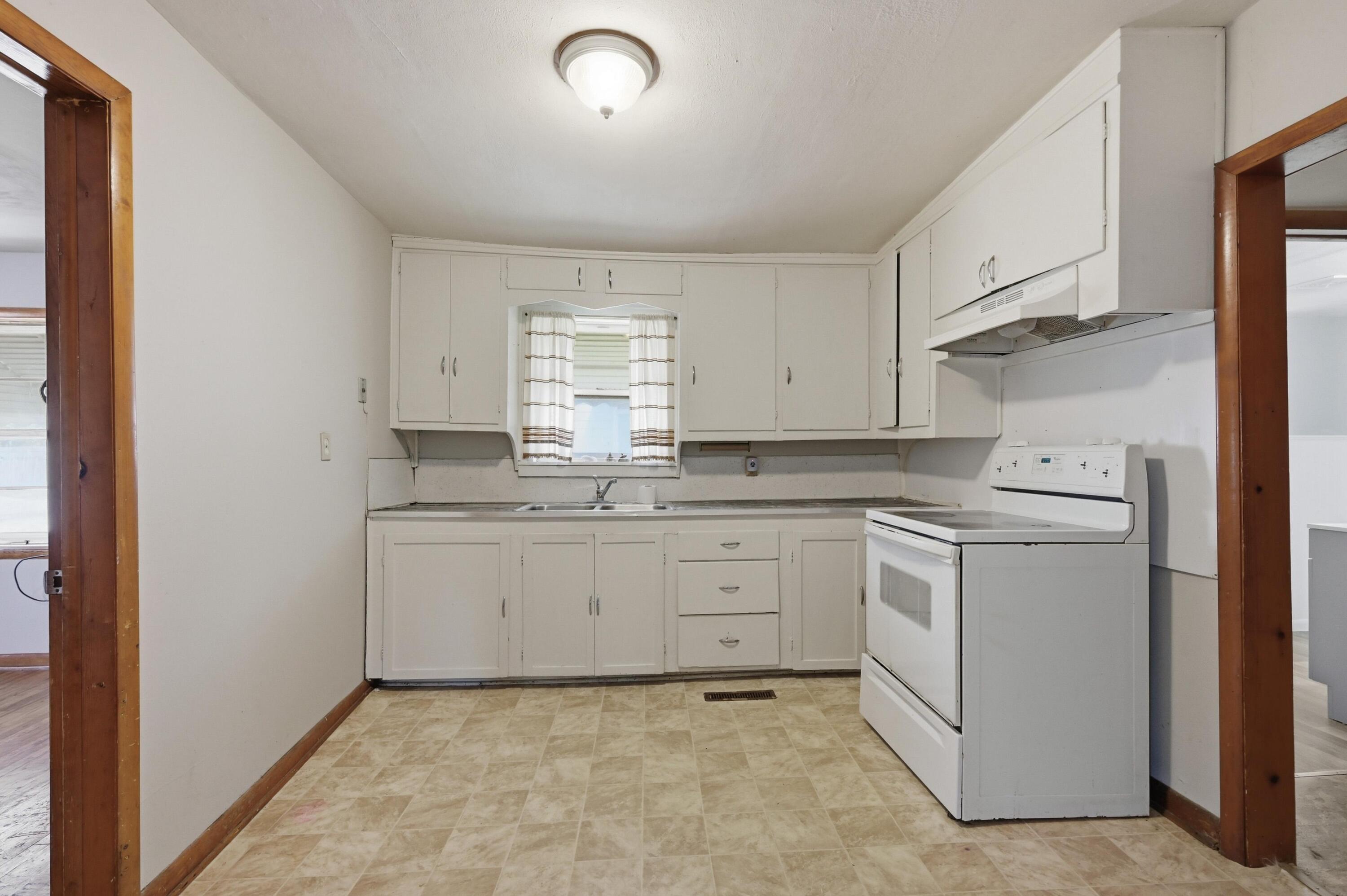 1229 South Monroe Avenue Property Photo 11