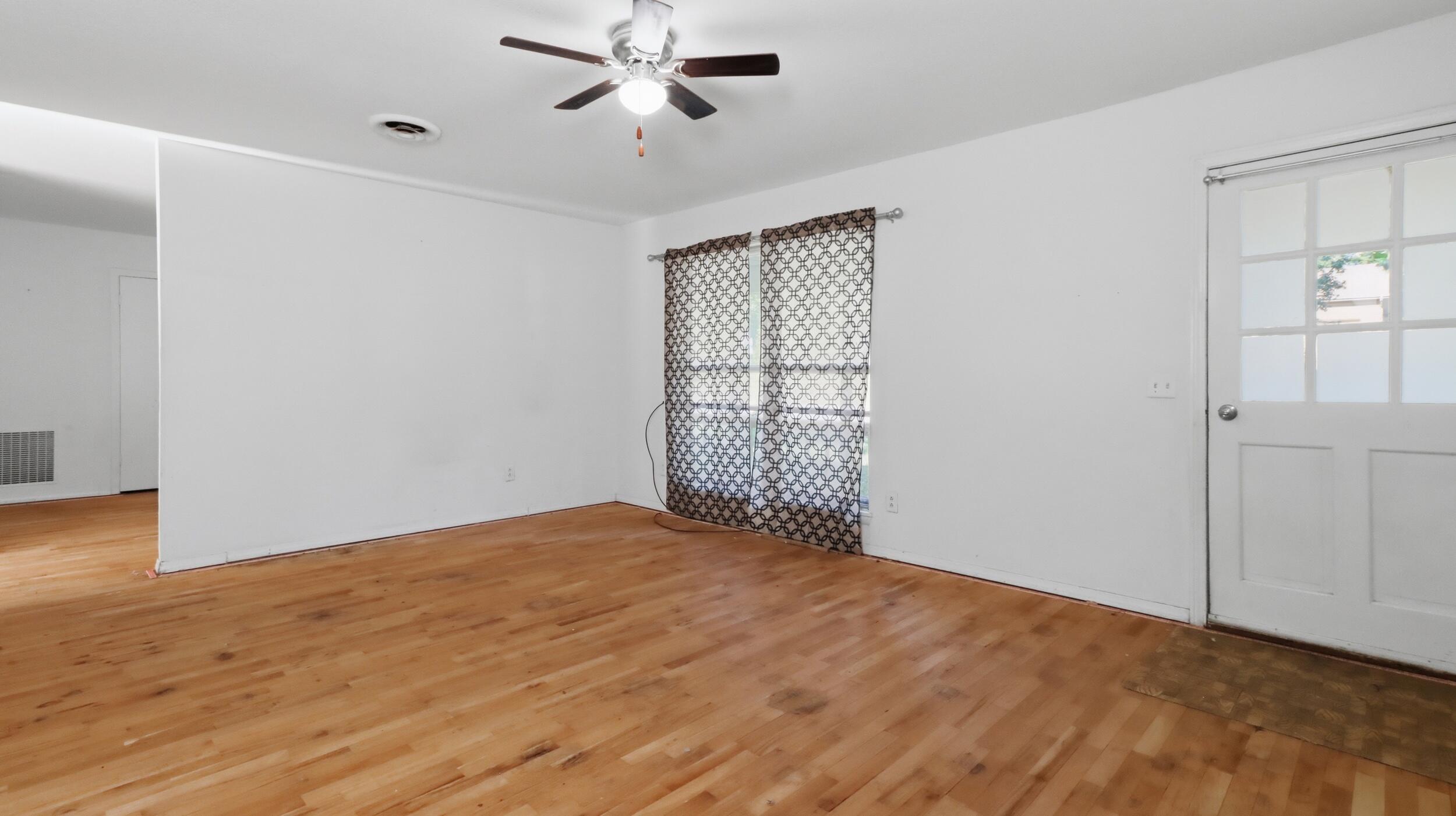 218 Pine Street Property Photo 3