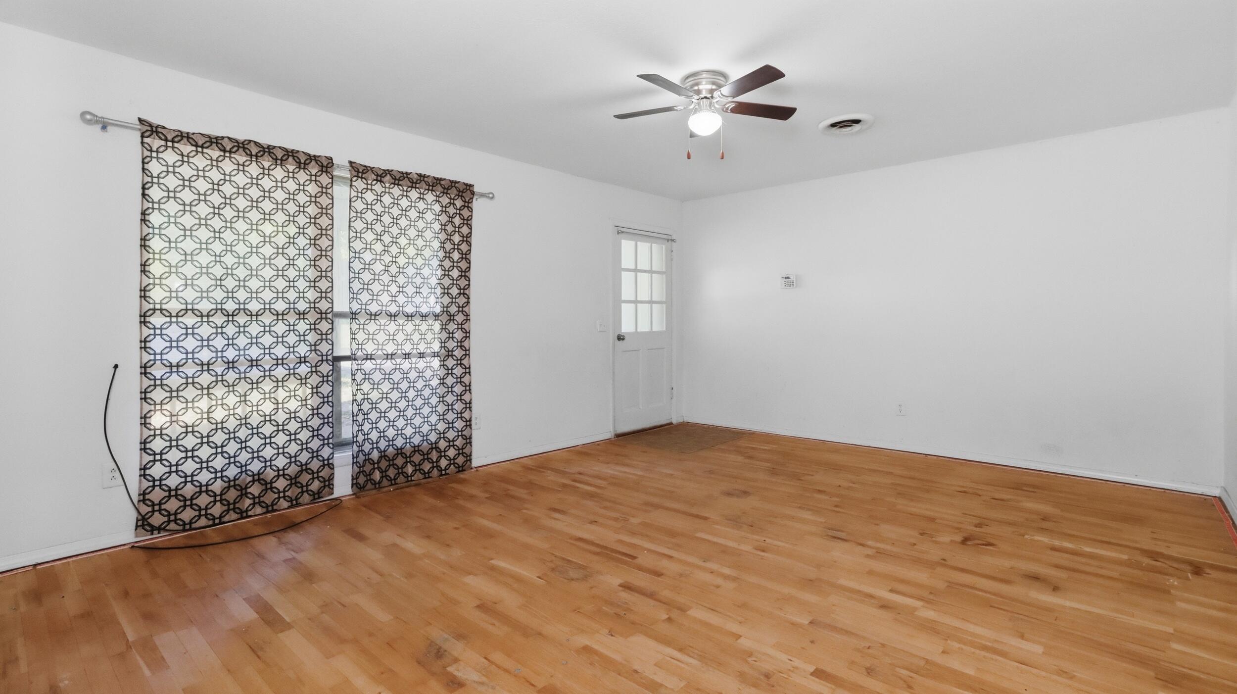 218 Pine Street Property Photo 4