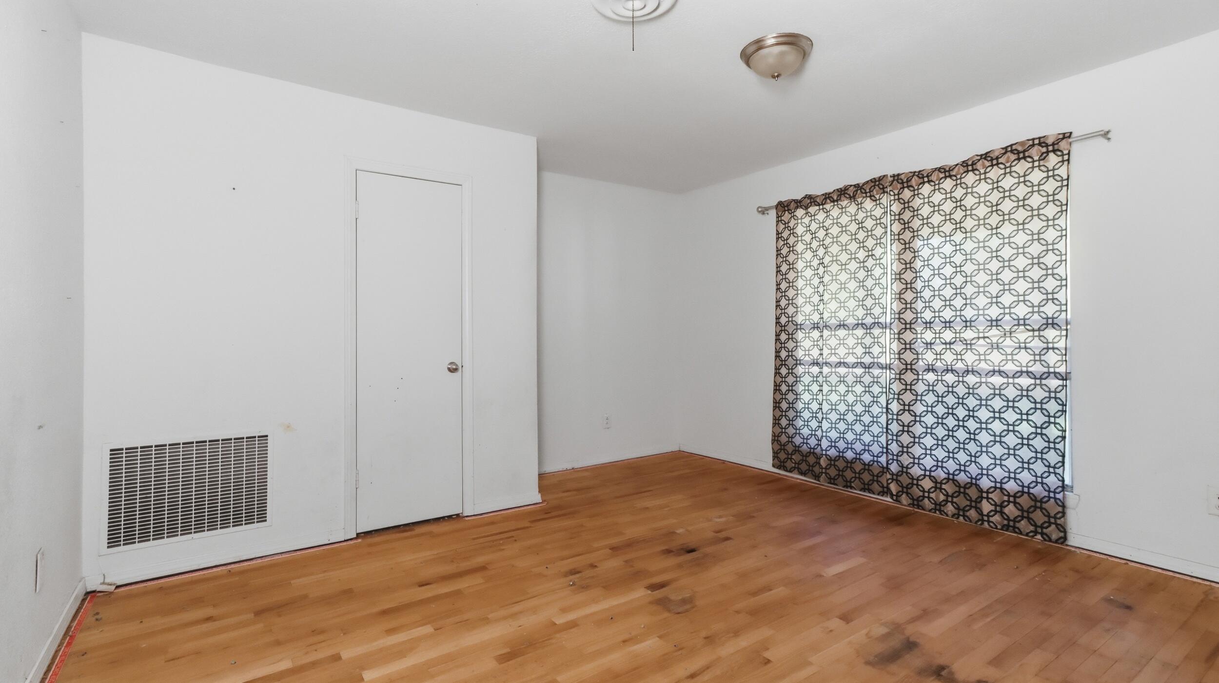 218 Pine Street Property Photo 5