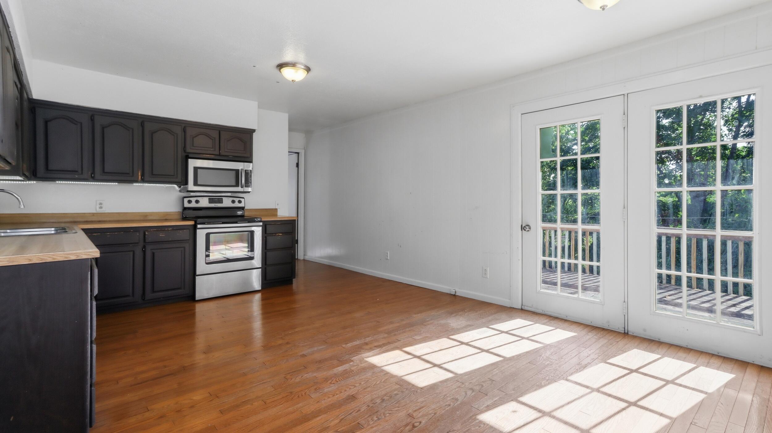 218 Pine Street Property Photo 7