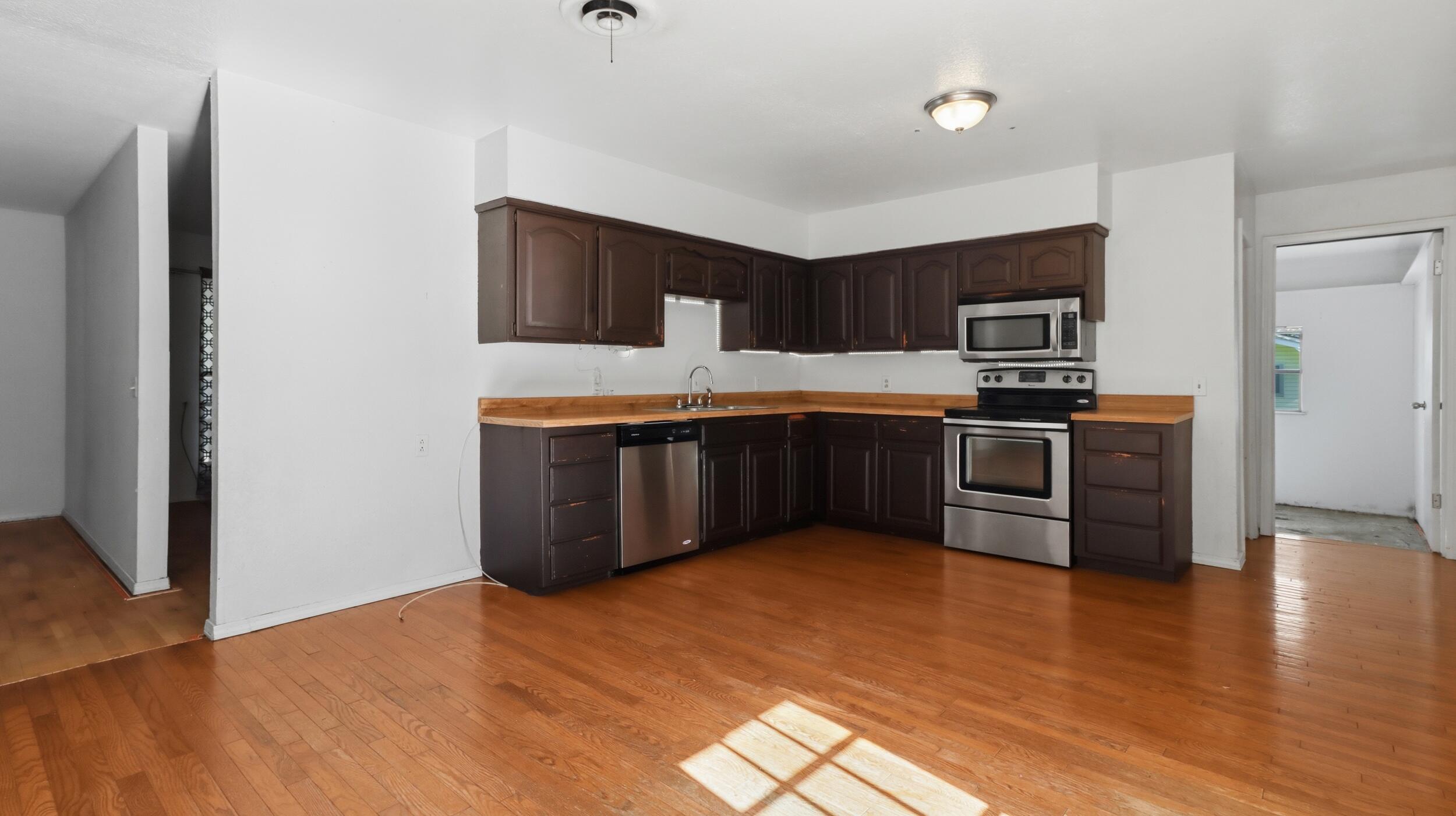 218 Pine Street Property Photo 8