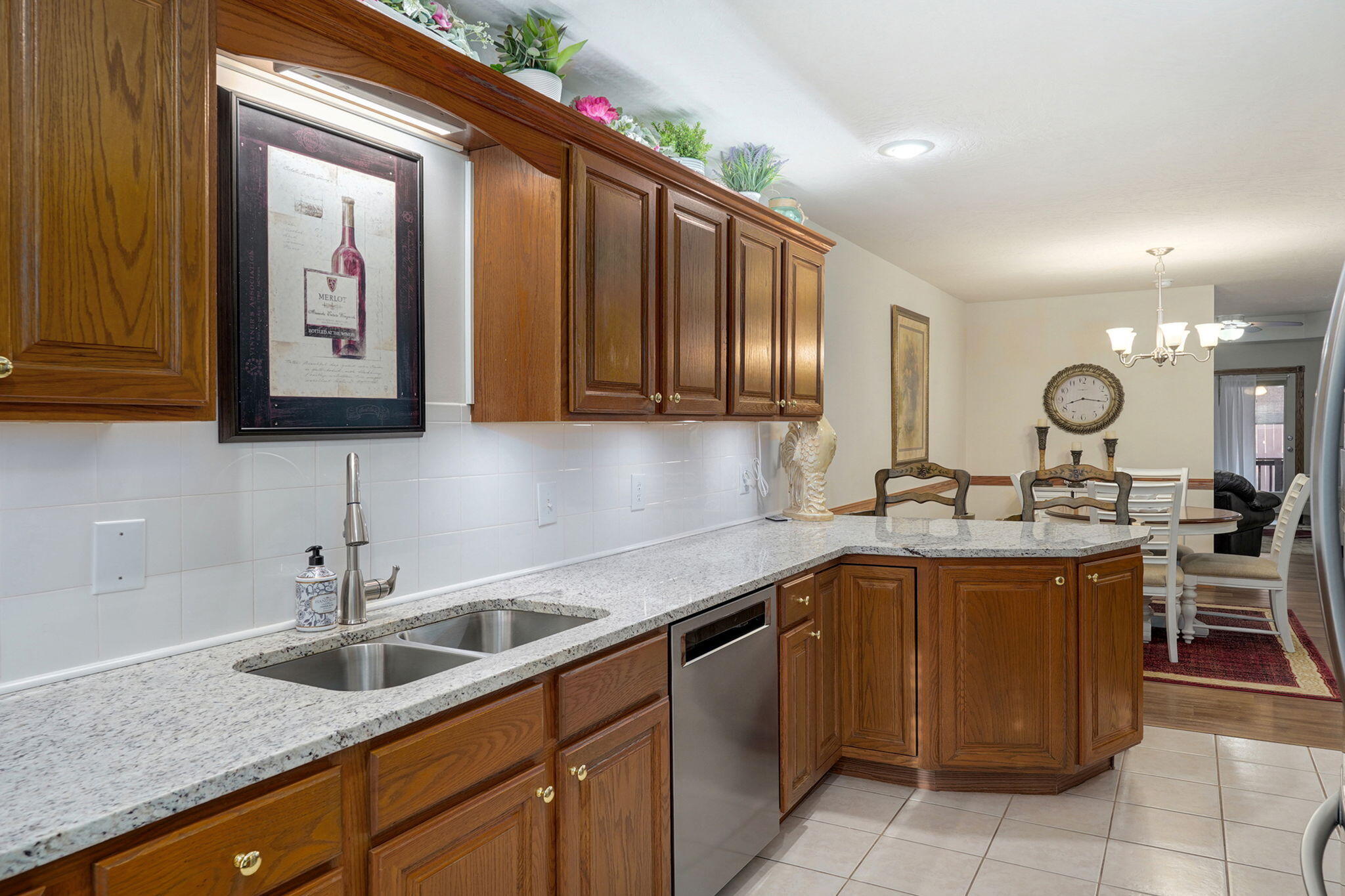 4703 South Kickapoo Avenue Property Photo 4