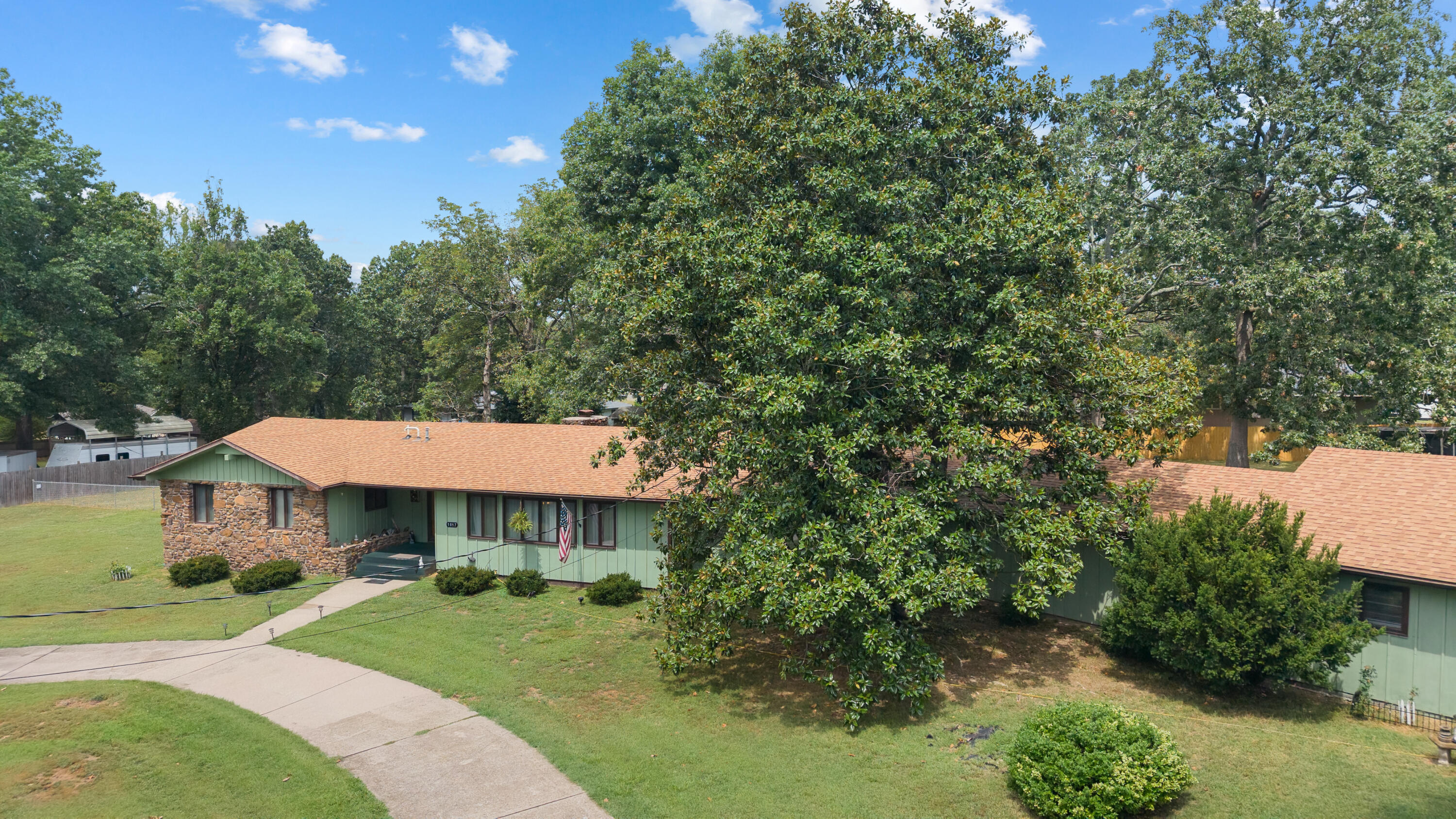 1017 Chinquapin Street Property Photo 2