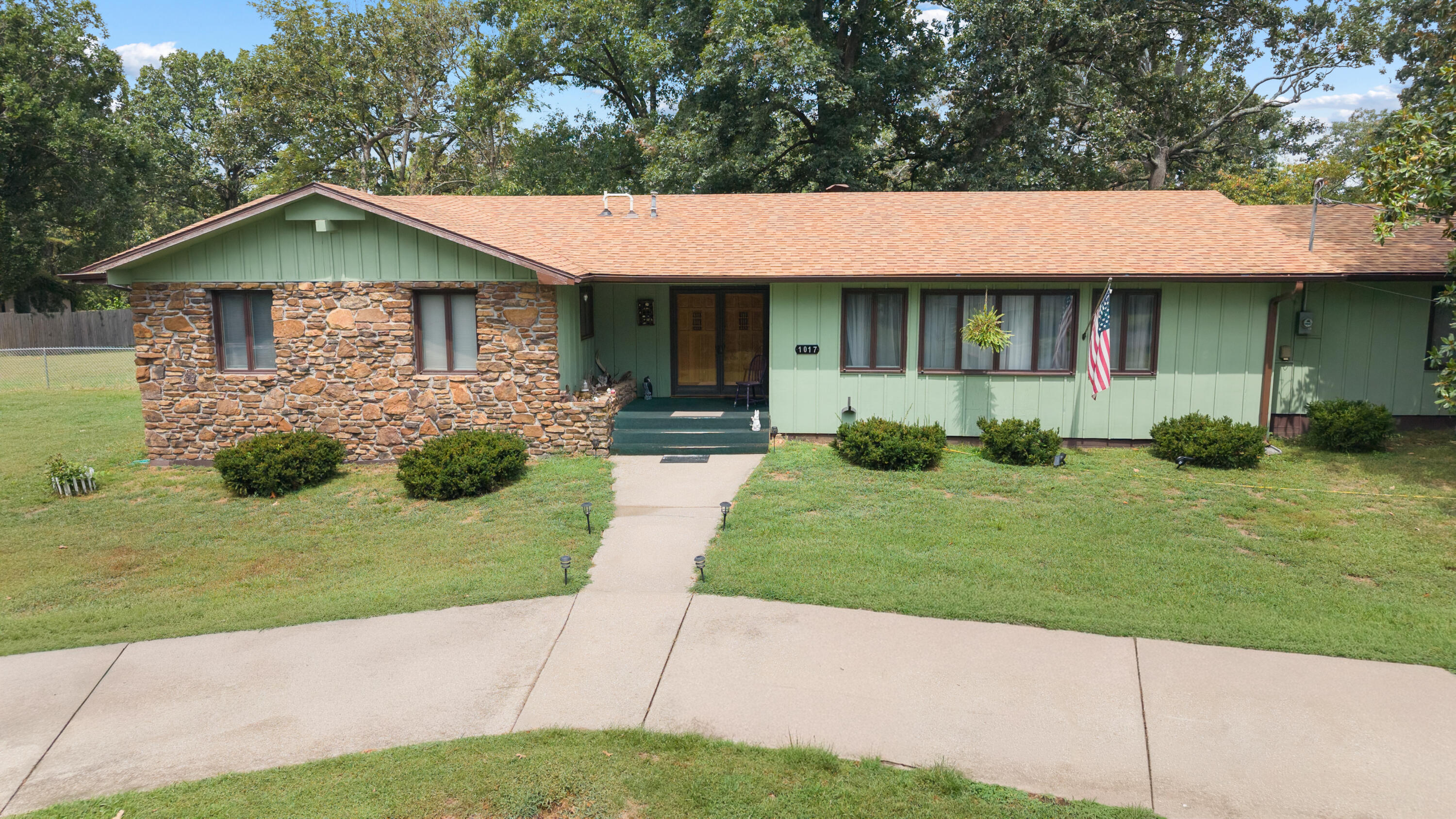 1017 Chinquapin Street Property Photo 4
