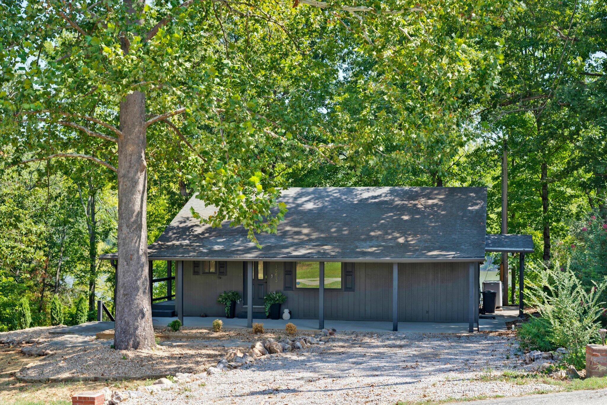 1953 Eaglecrest Road Property Photo 4