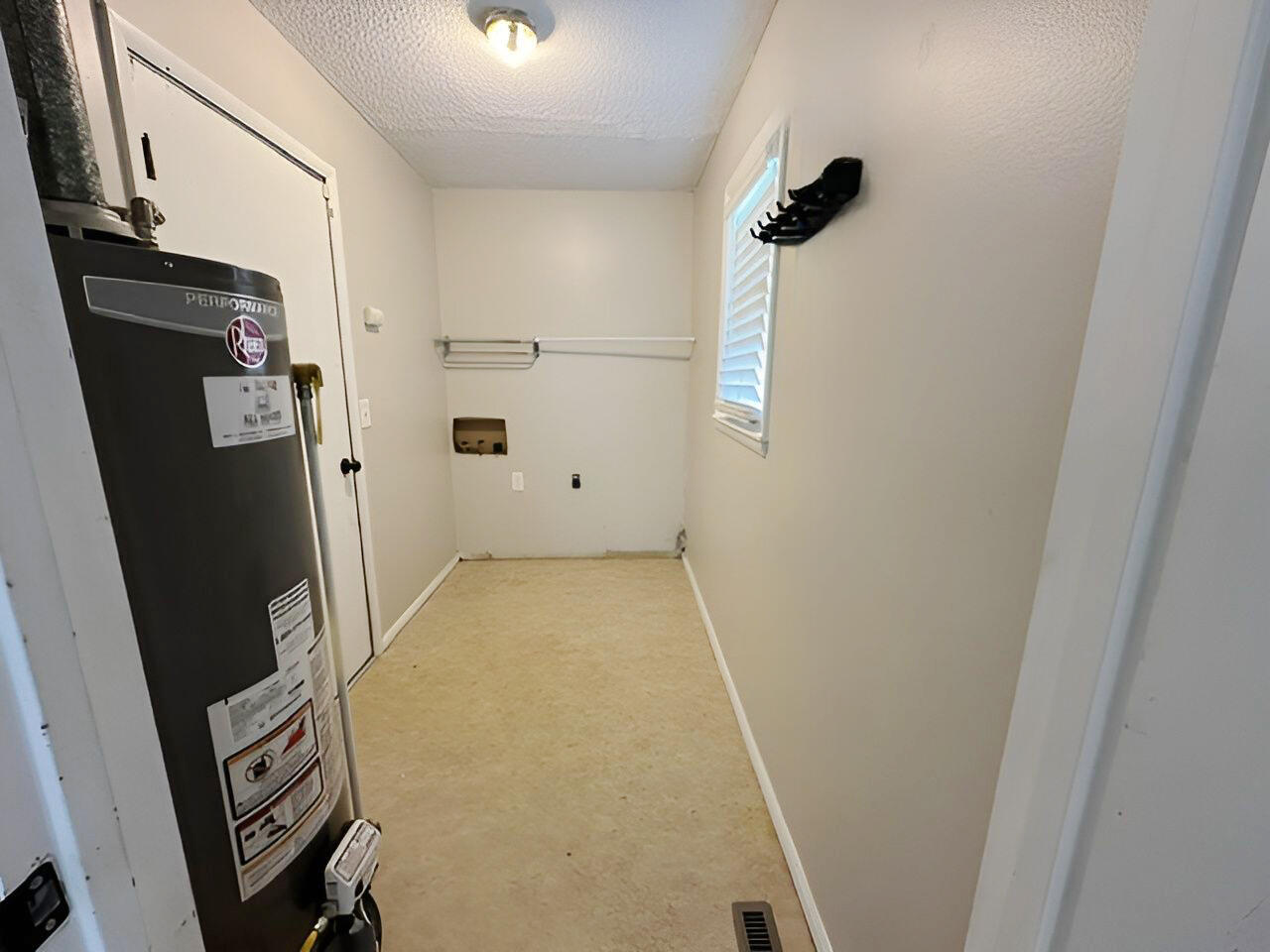 1256 South Meadowview Avenue Property Photo 7