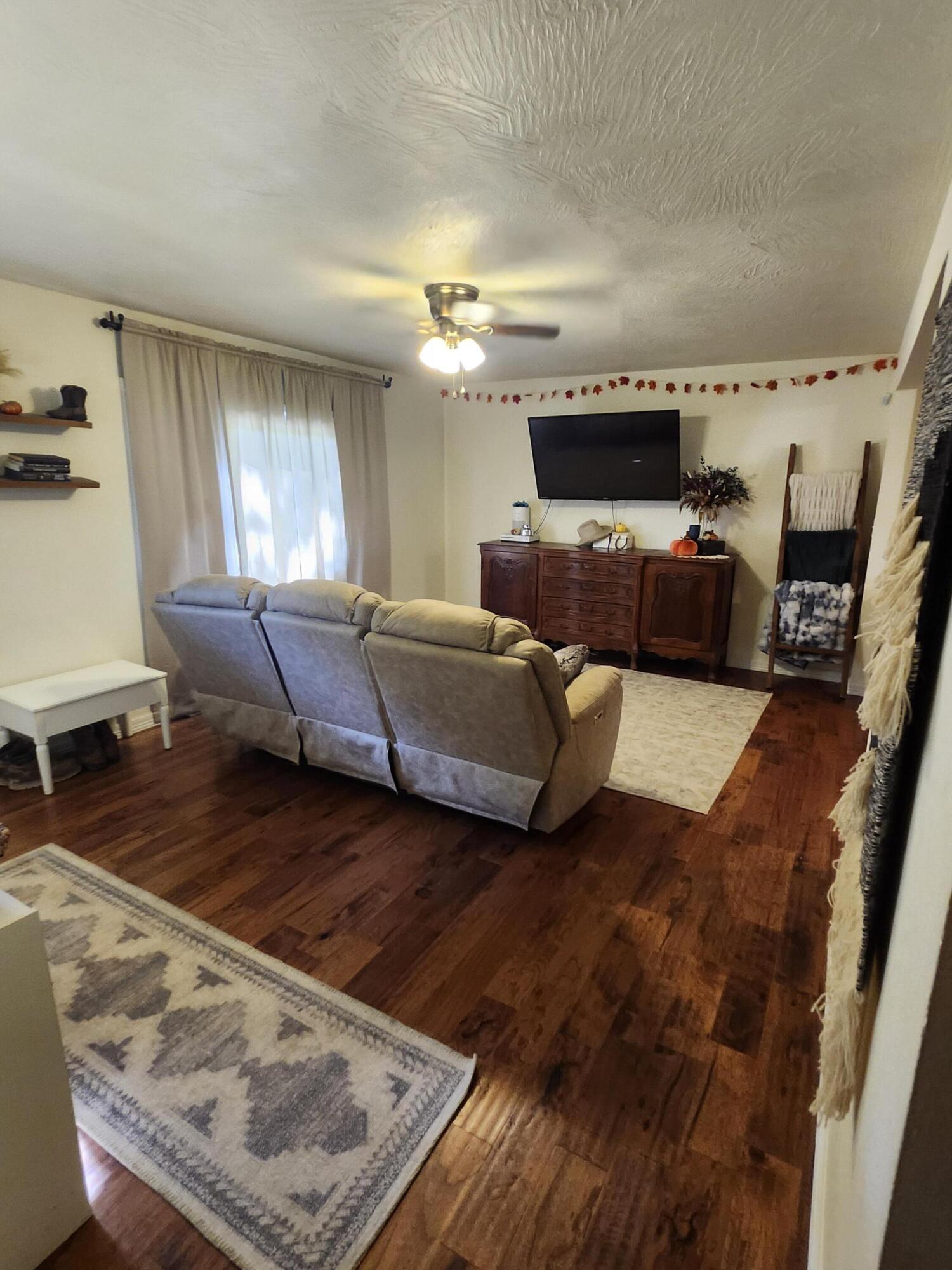 1507 North North Riverside Road Property Photo 3