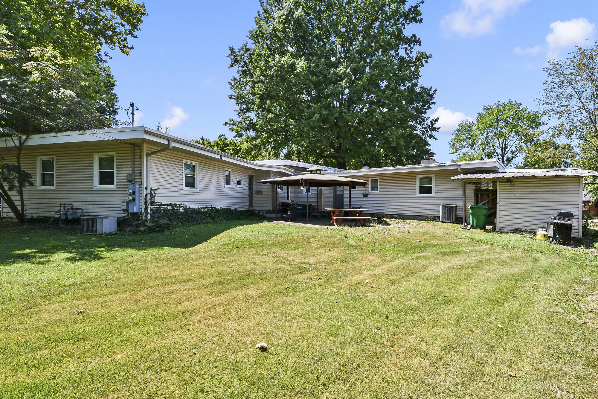 1035 East Linwood Terrace Property Photo 2