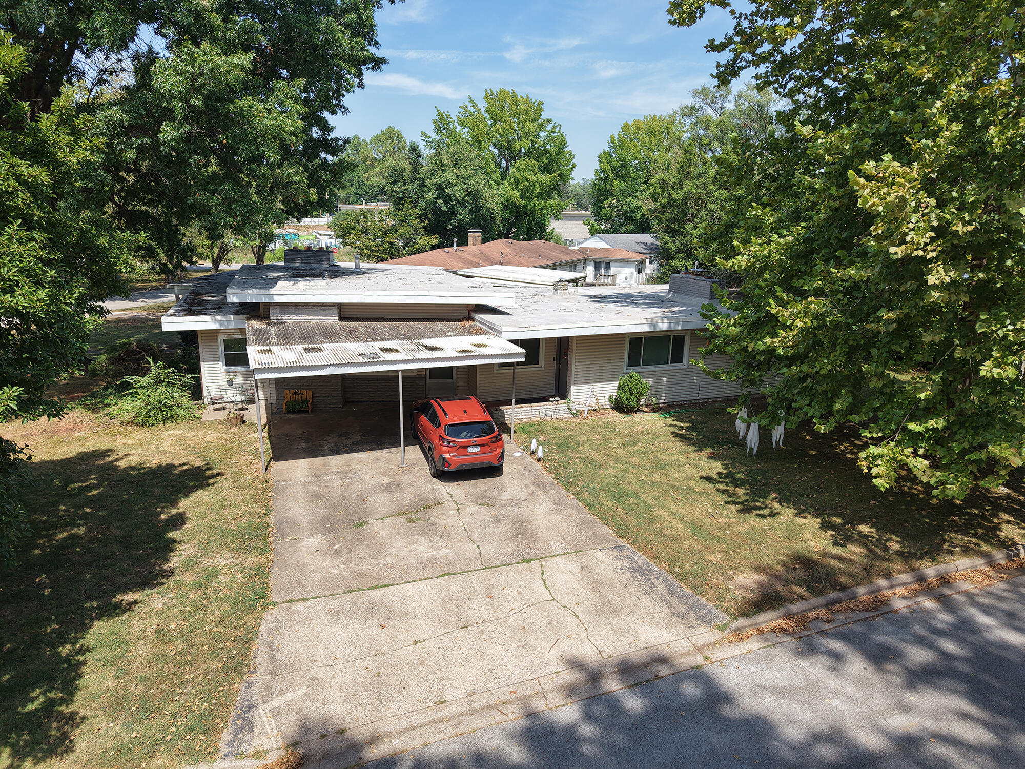 1035 East Linwood Terrace Property Photo 3