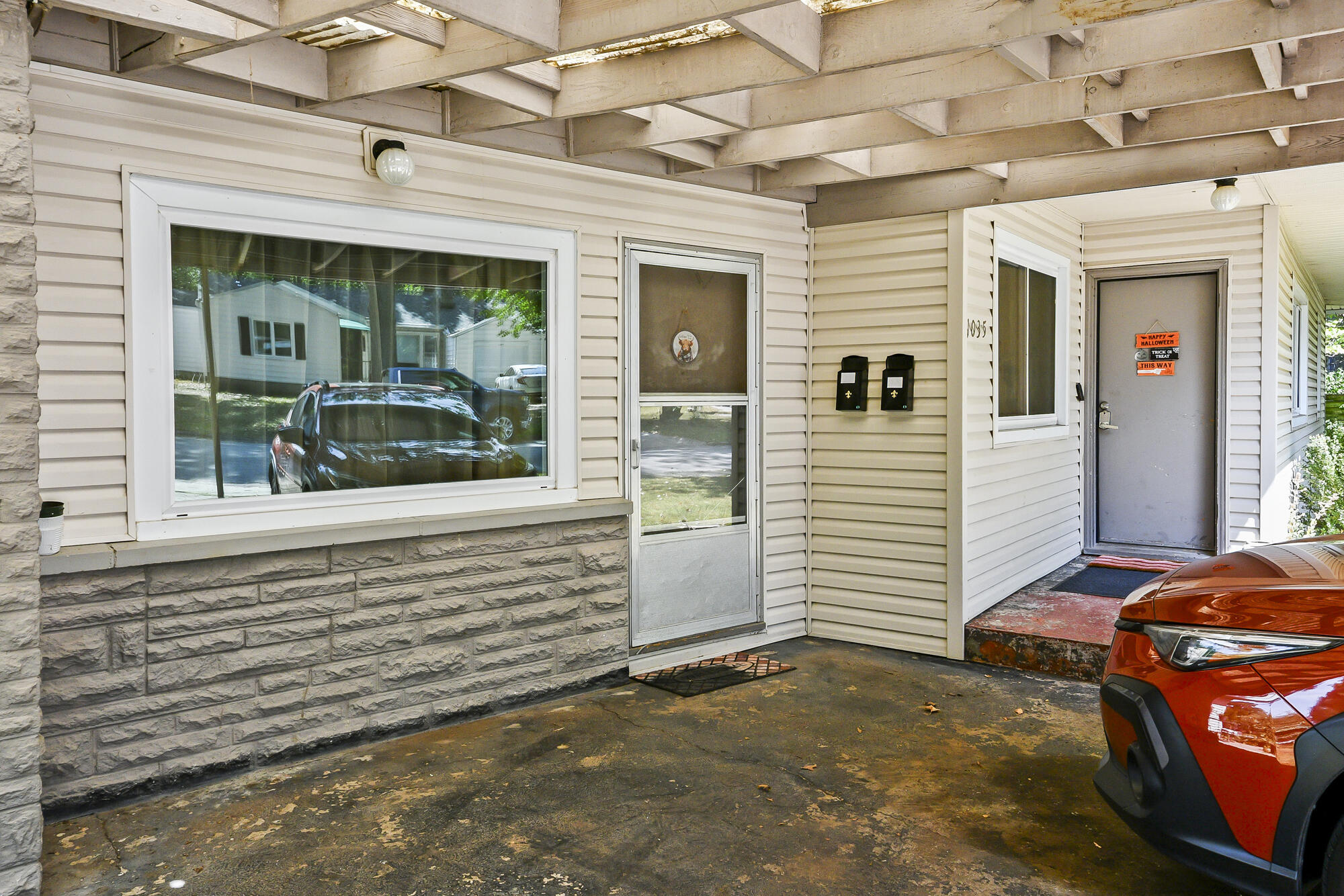 1035 East Linwood Terrace Property Photo 7