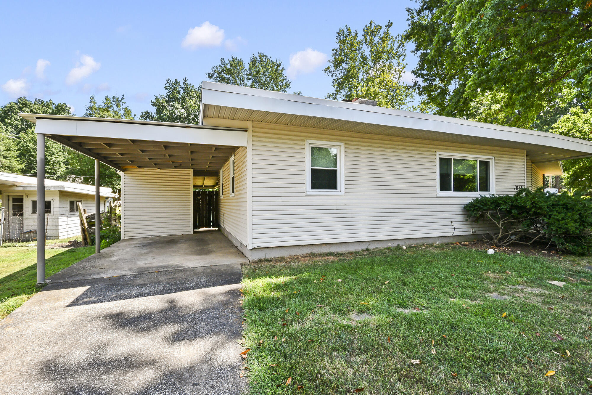 1035 East Linwood Terrace Property Photo 10