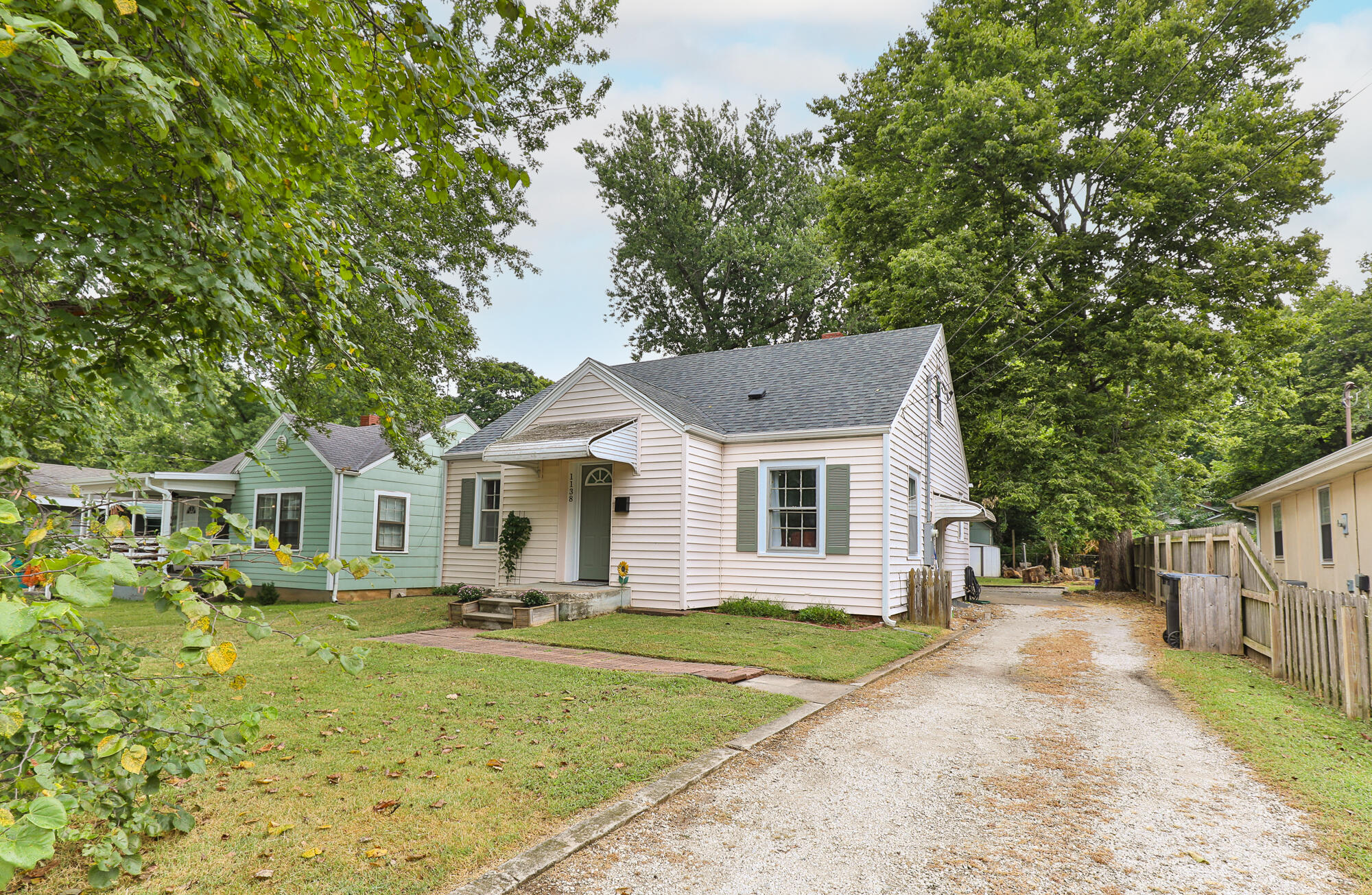 1138 South Fort Avenue Property Photo 4