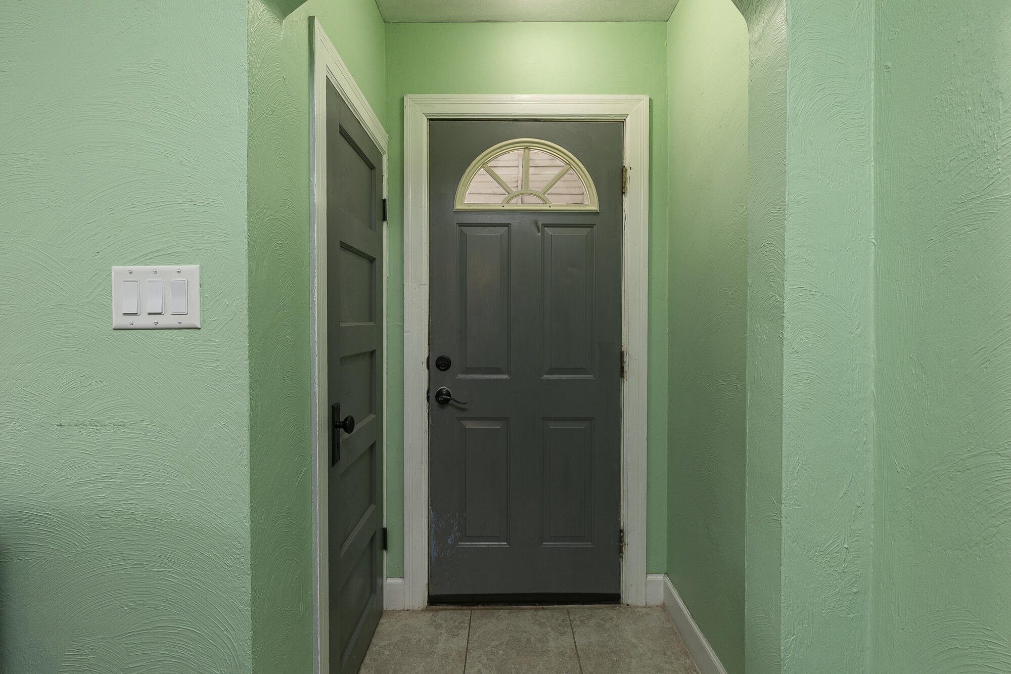 1138 South Fort Avenue Property Photo 5