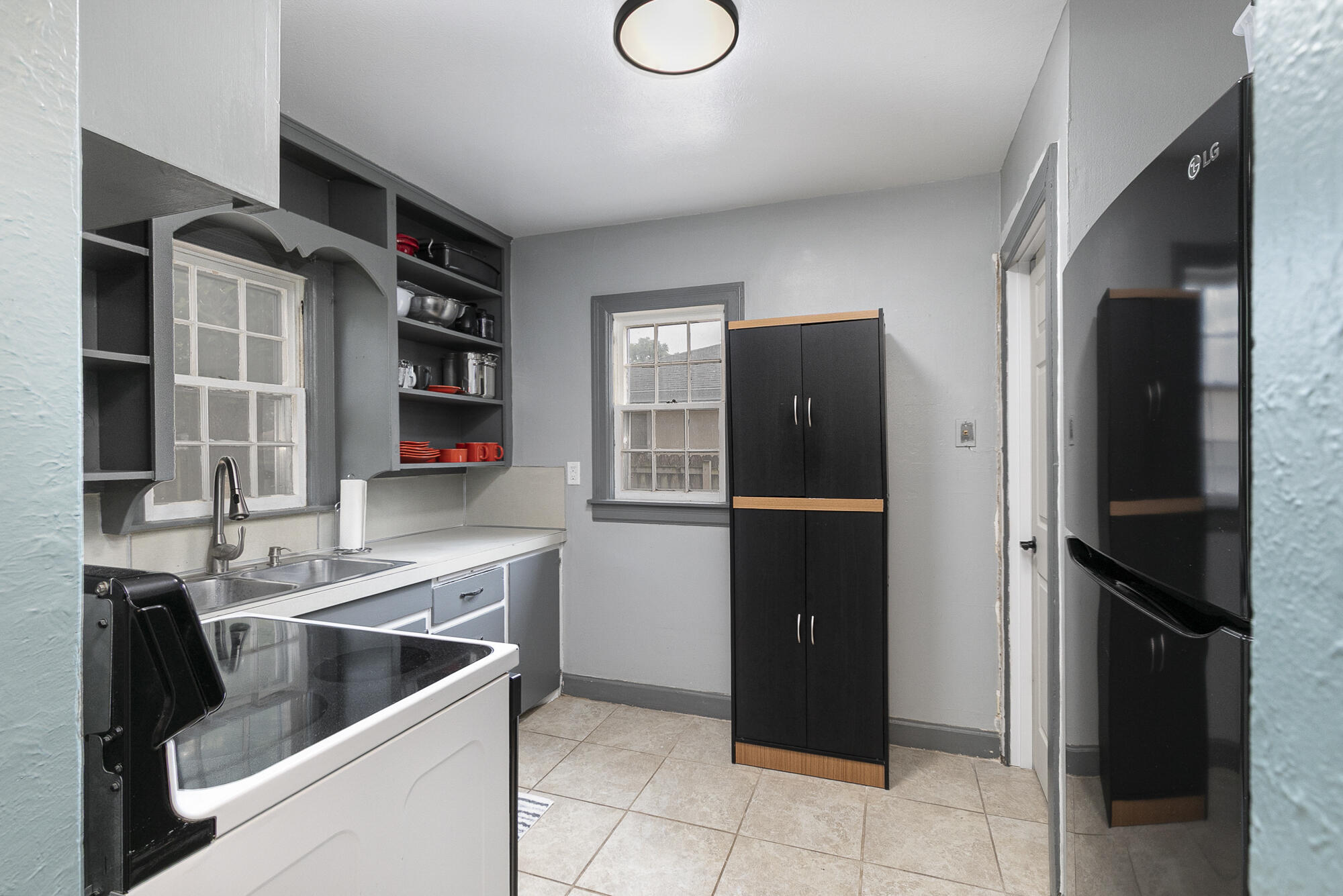 1138 South Fort Avenue Property Photo 12