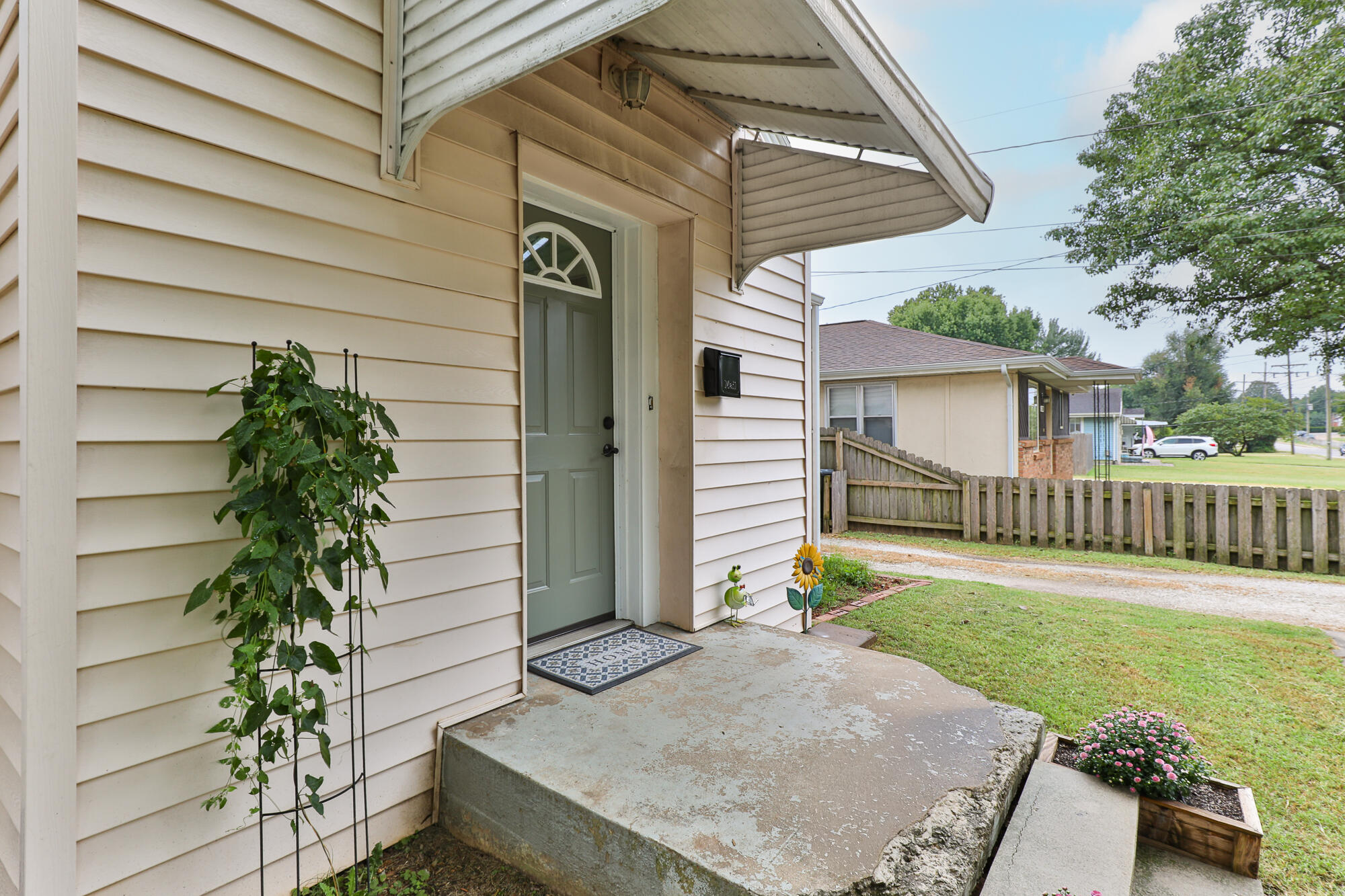 1138 South Fort Avenue Property Photo 24