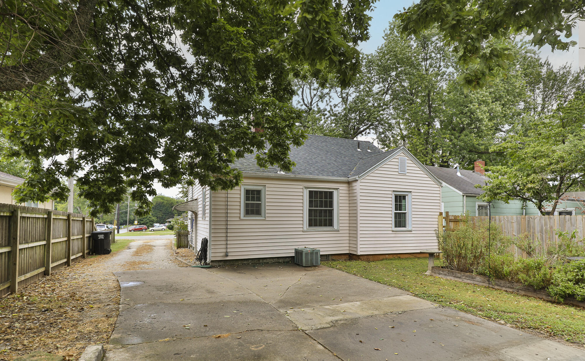 1138 South Fort Avenue Property Photo 27
