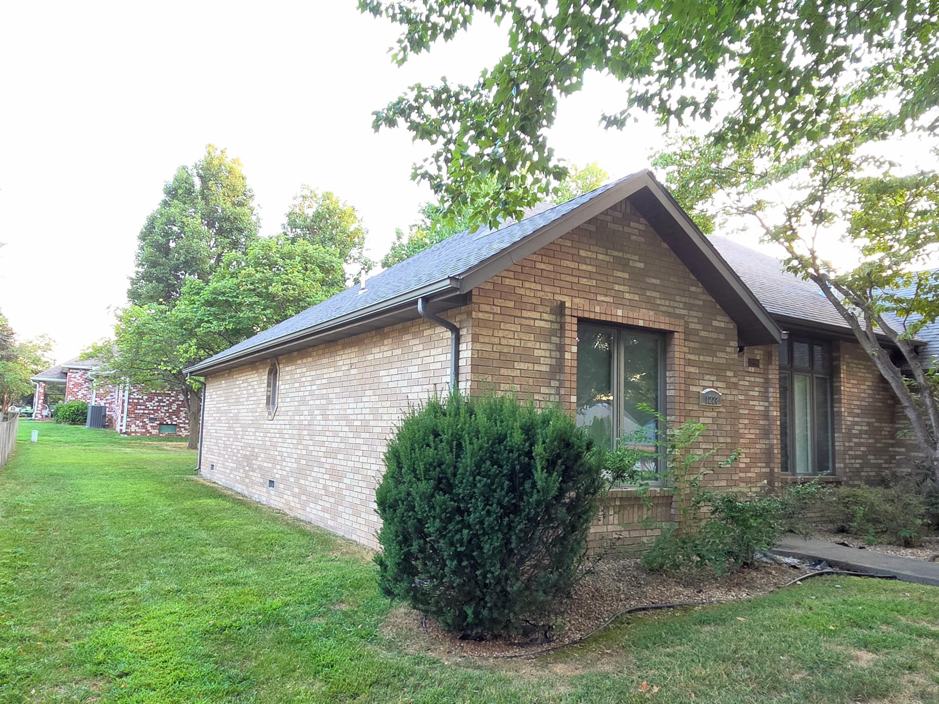1228 West Beekman Street Property Photo 4