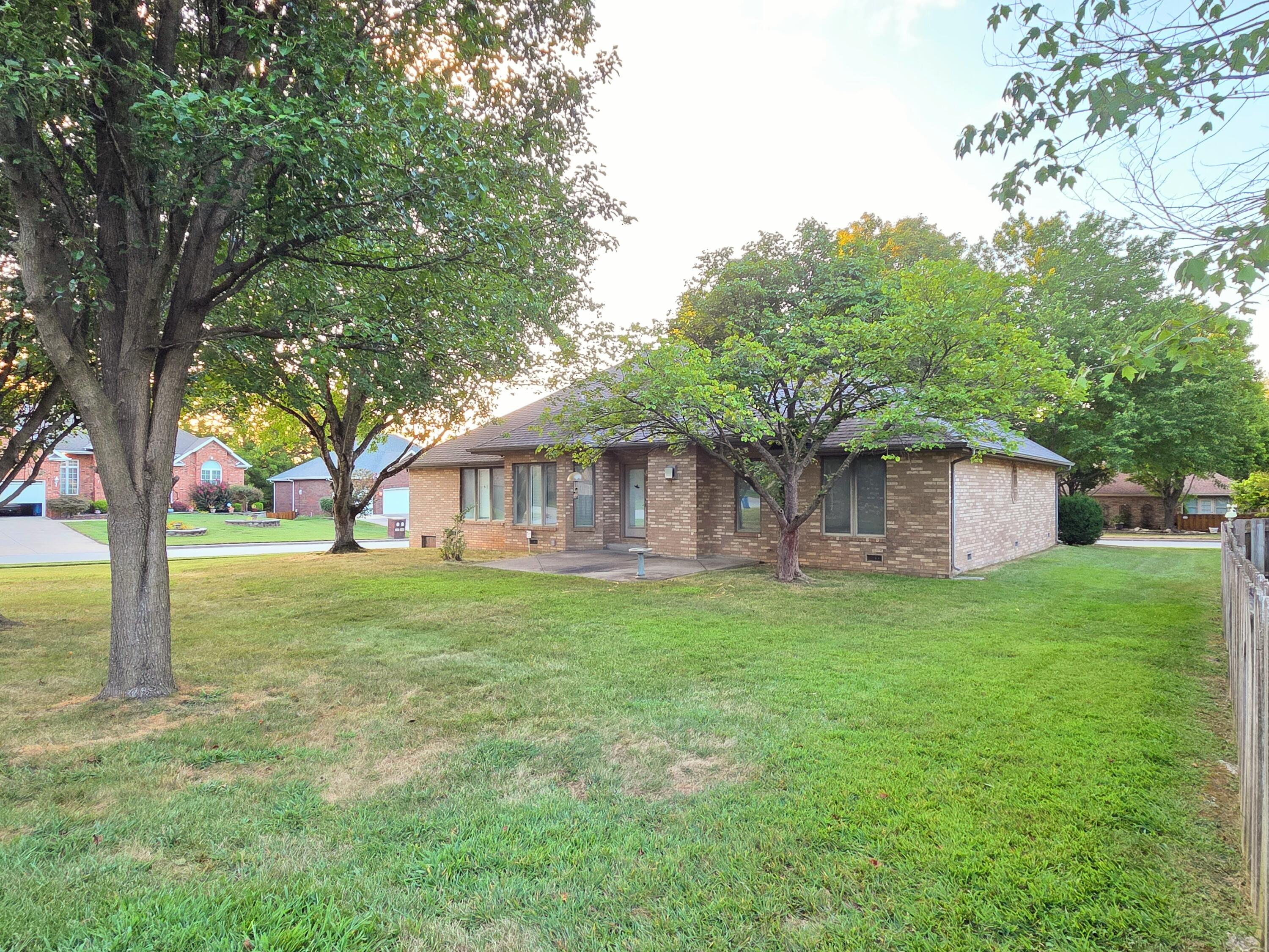 1228 West Beekman Street Property Photo 6