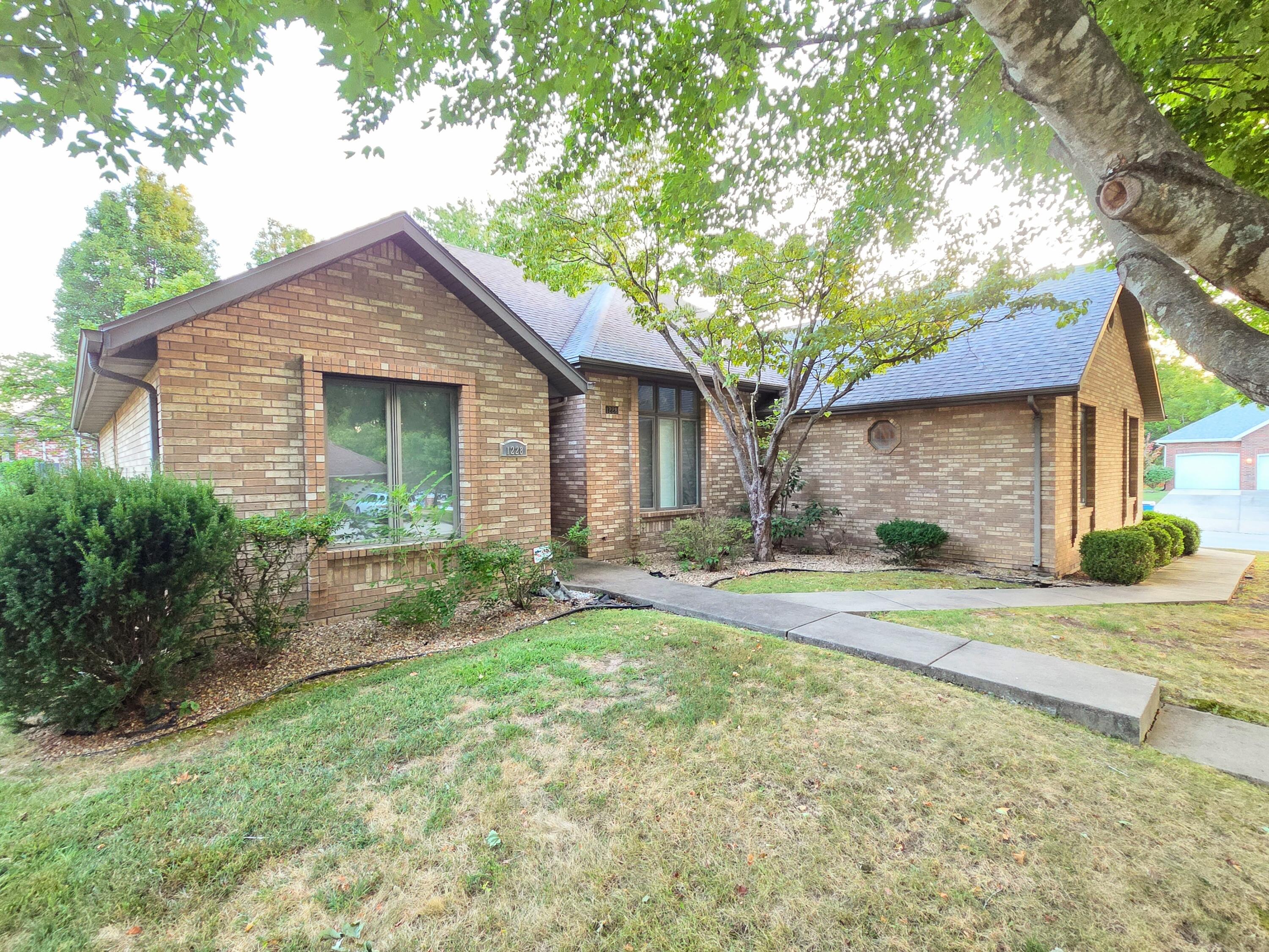 1228 West Beekman Street Property Photo 14