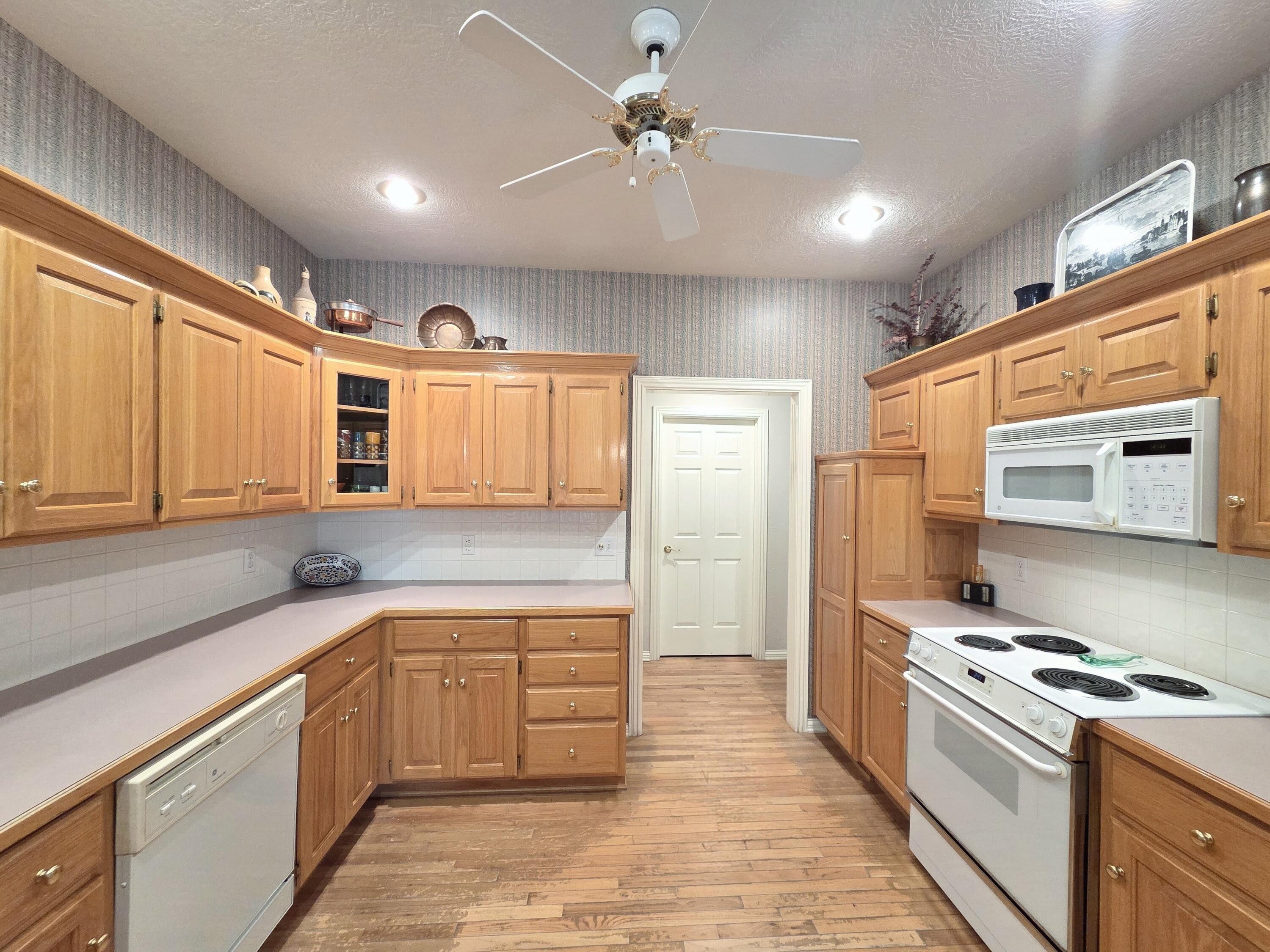 1228 West Beekman Street Property Photo 32