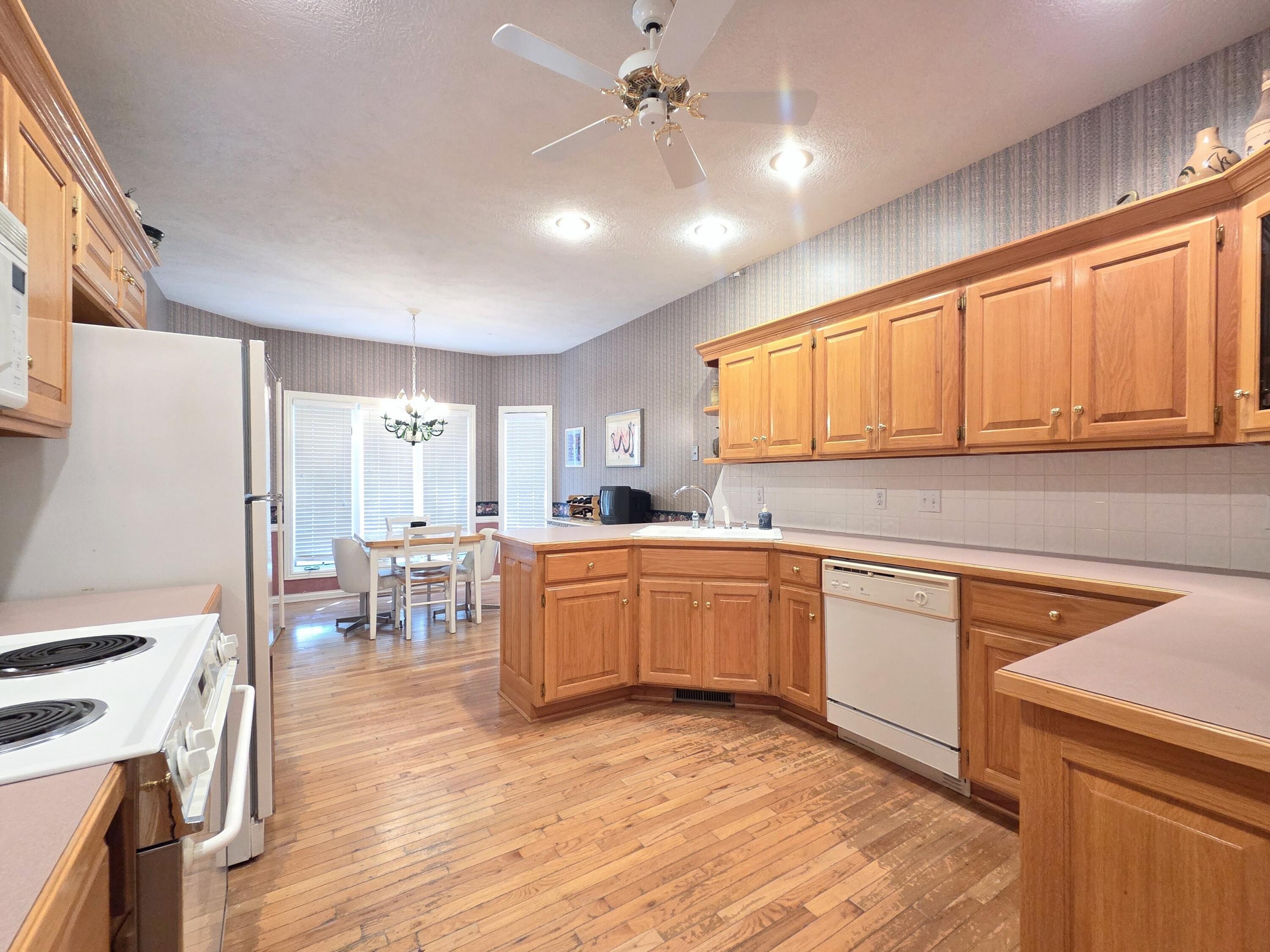 1228 West Beekman Street Property Photo 35