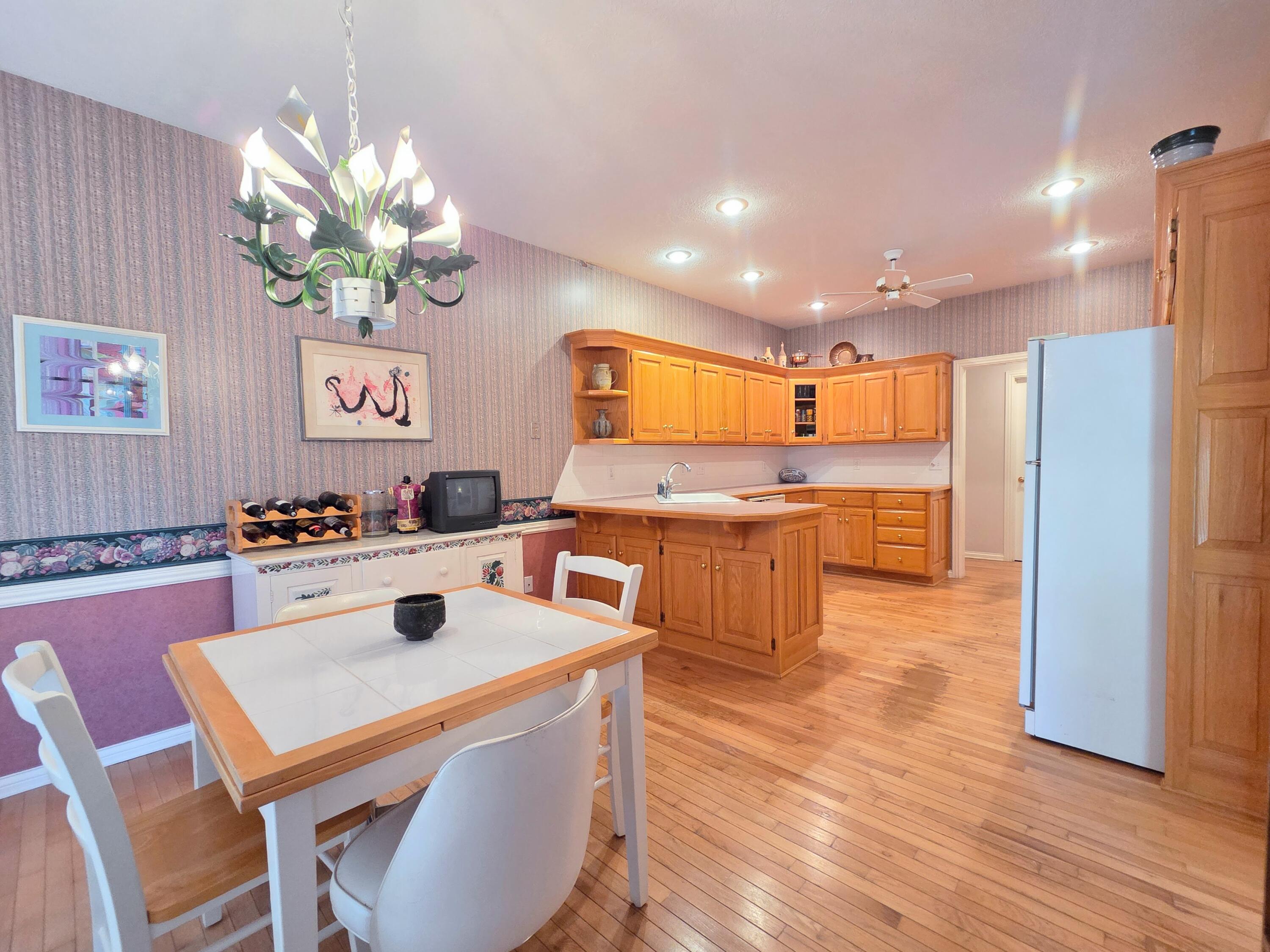 1228 West Beekman Street Property Photo 37